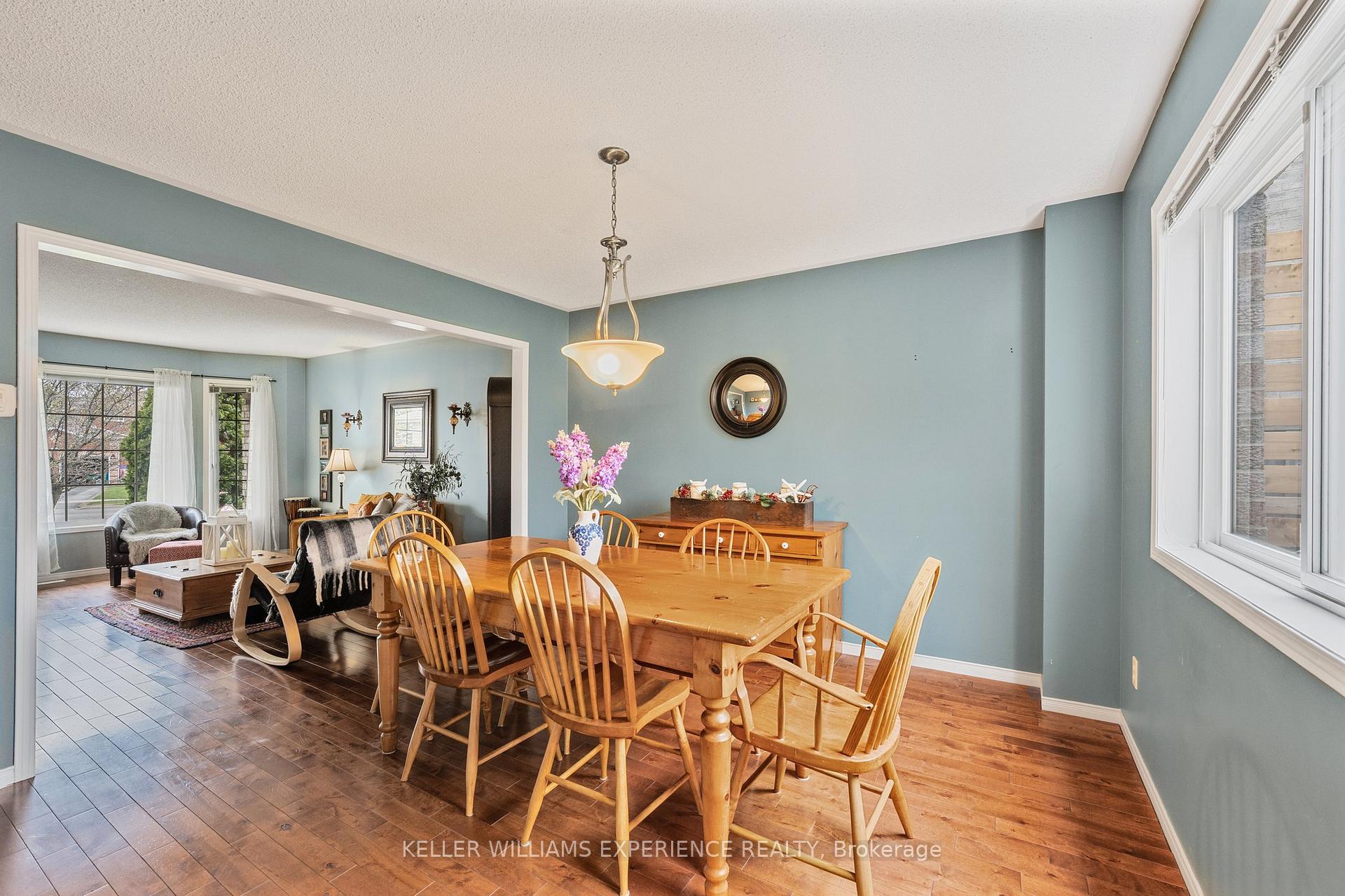 Photo 10 of 481 Ferndale Drive N, Barrie, Northwest — HOMEH