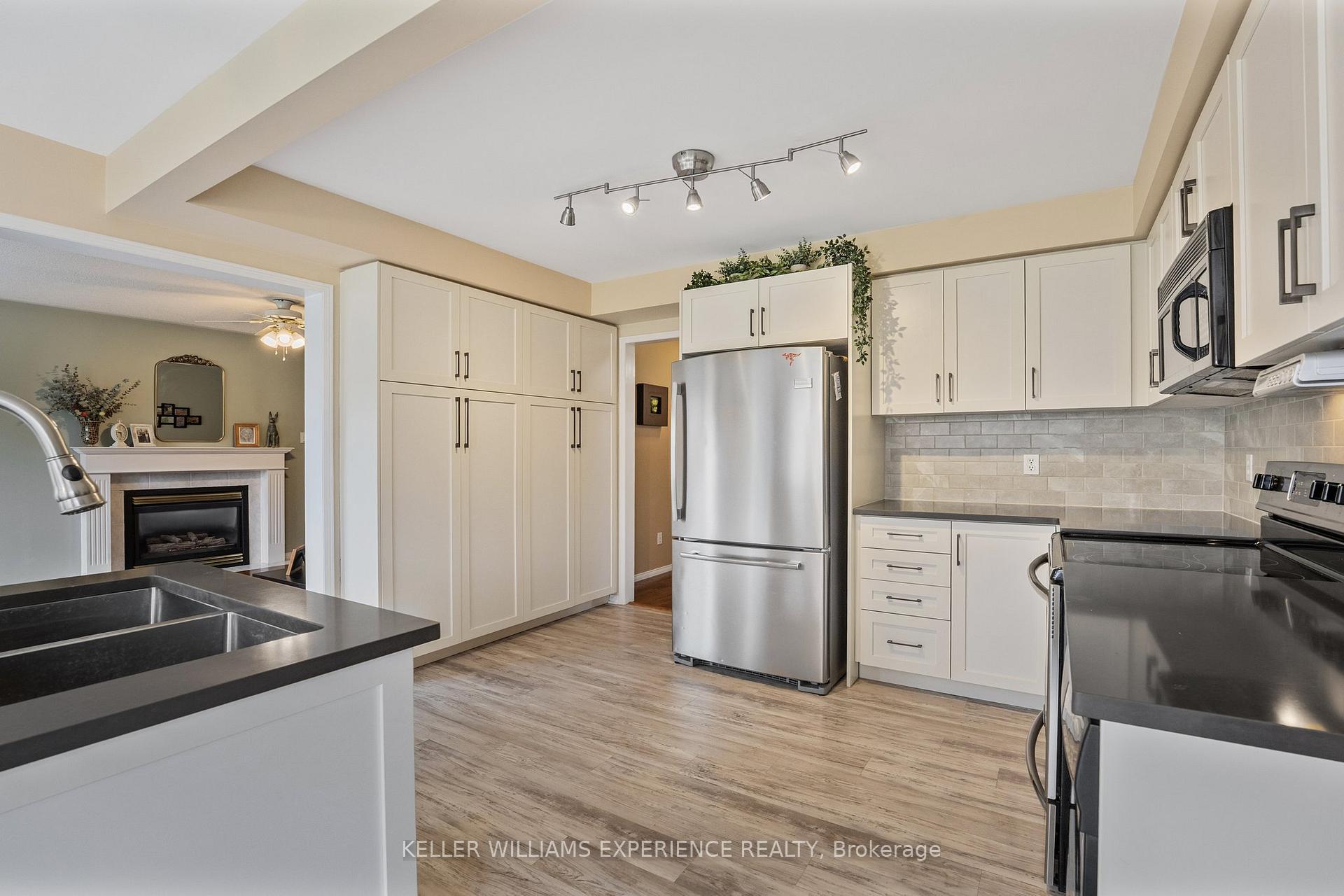 Photo 13 of 481 Ferndale Drive N, Barrie, Northwest — HOMEH