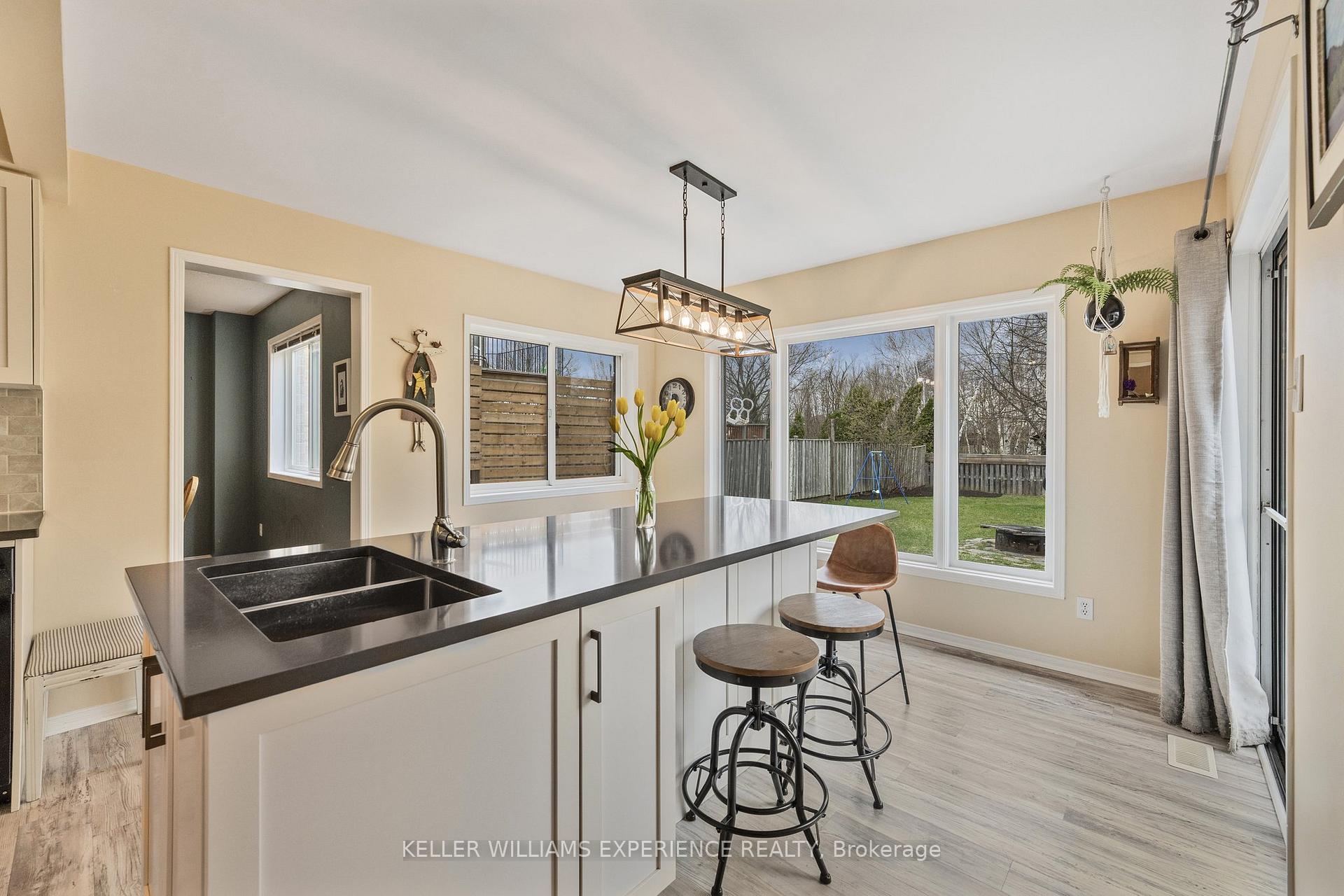 Photo 16 of 481 Ferndale Drive N, Barrie, Northwest — HOMEH