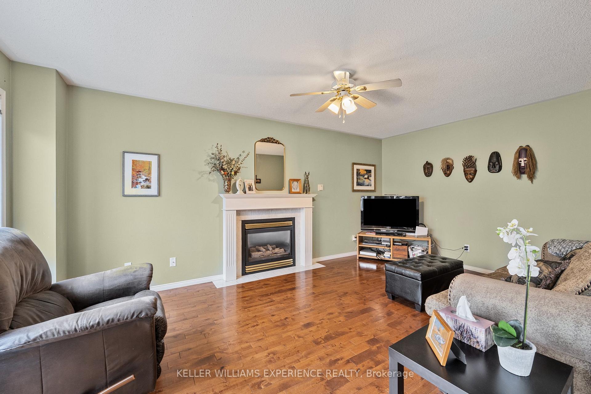 Photo 17 of 481 Ferndale Drive N, Barrie, Northwest — HOMEH