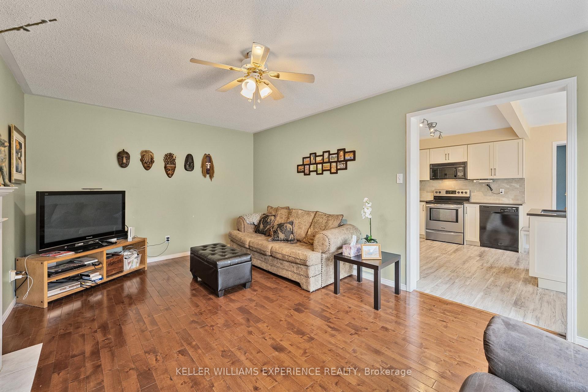 Photo 18 of 481 Ferndale Drive N, Barrie, Northwest — HOMEH