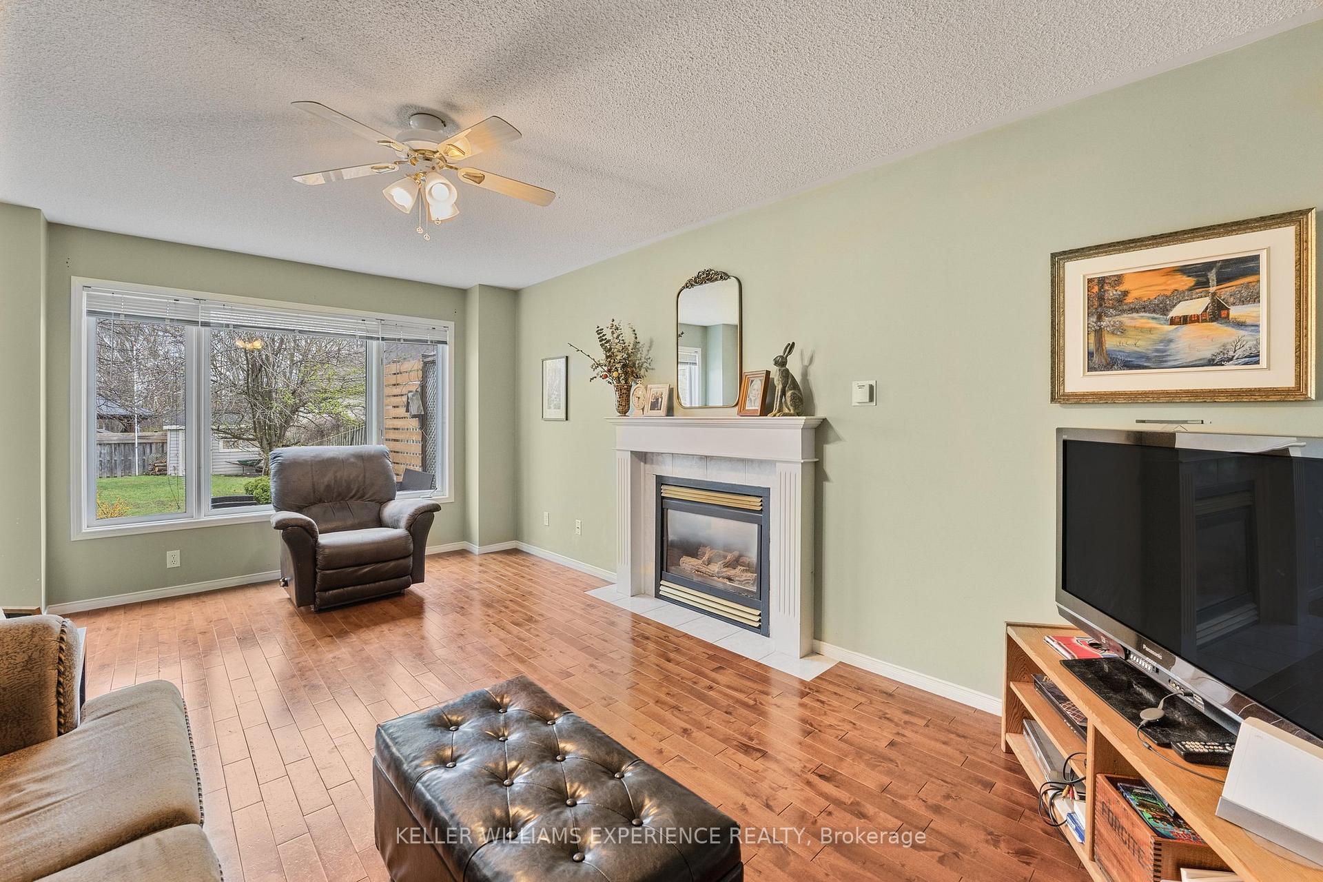 Photo 19 of 481 Ferndale Drive N, Barrie, Northwest — HOMEH