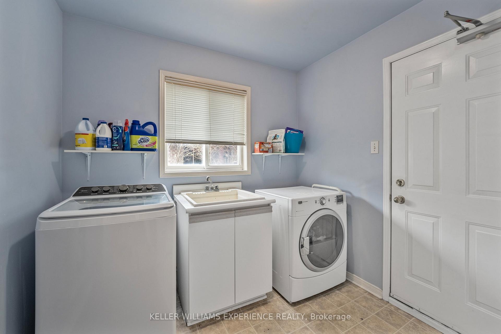 Photo 21 of 481 Ferndale Drive N, Barrie, Northwest — HOMEH