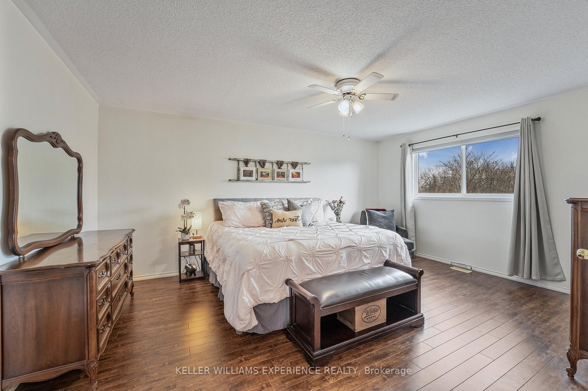 Photo 23 of 481 Ferndale Drive N, Barrie, Northwest — HOMEH