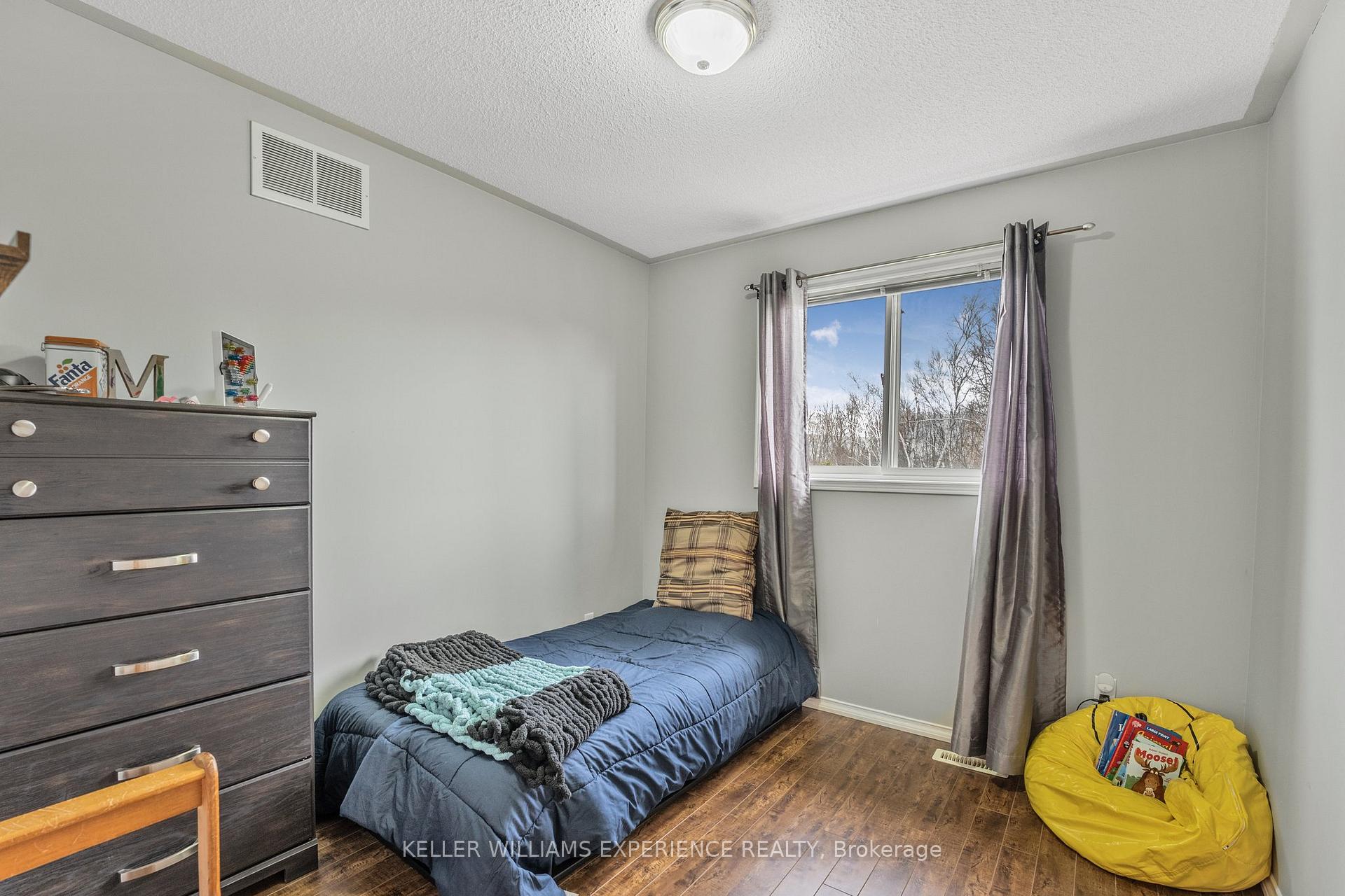 Photo 28 of 481 Ferndale Drive N, Barrie, Northwest — HOMEH