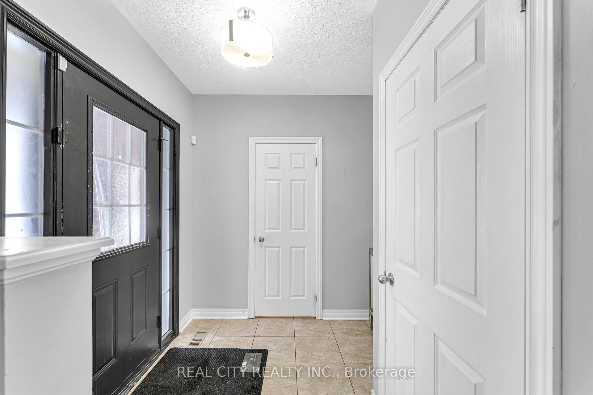 Photo 5 of 74 Westover Drive, Clarington, Bowmanville — HOMEH