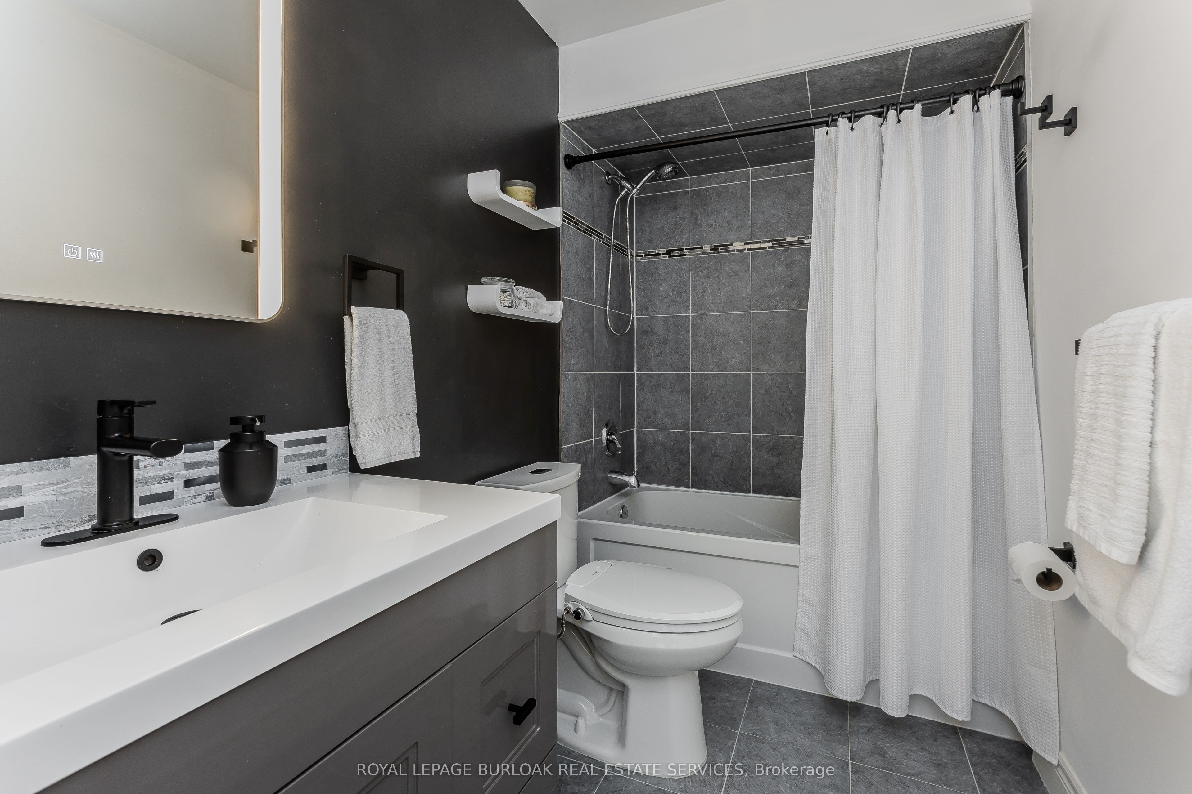 Photo 68 of 12 Thornlodge Drive, Hamilton, Waterdown — HOMEH