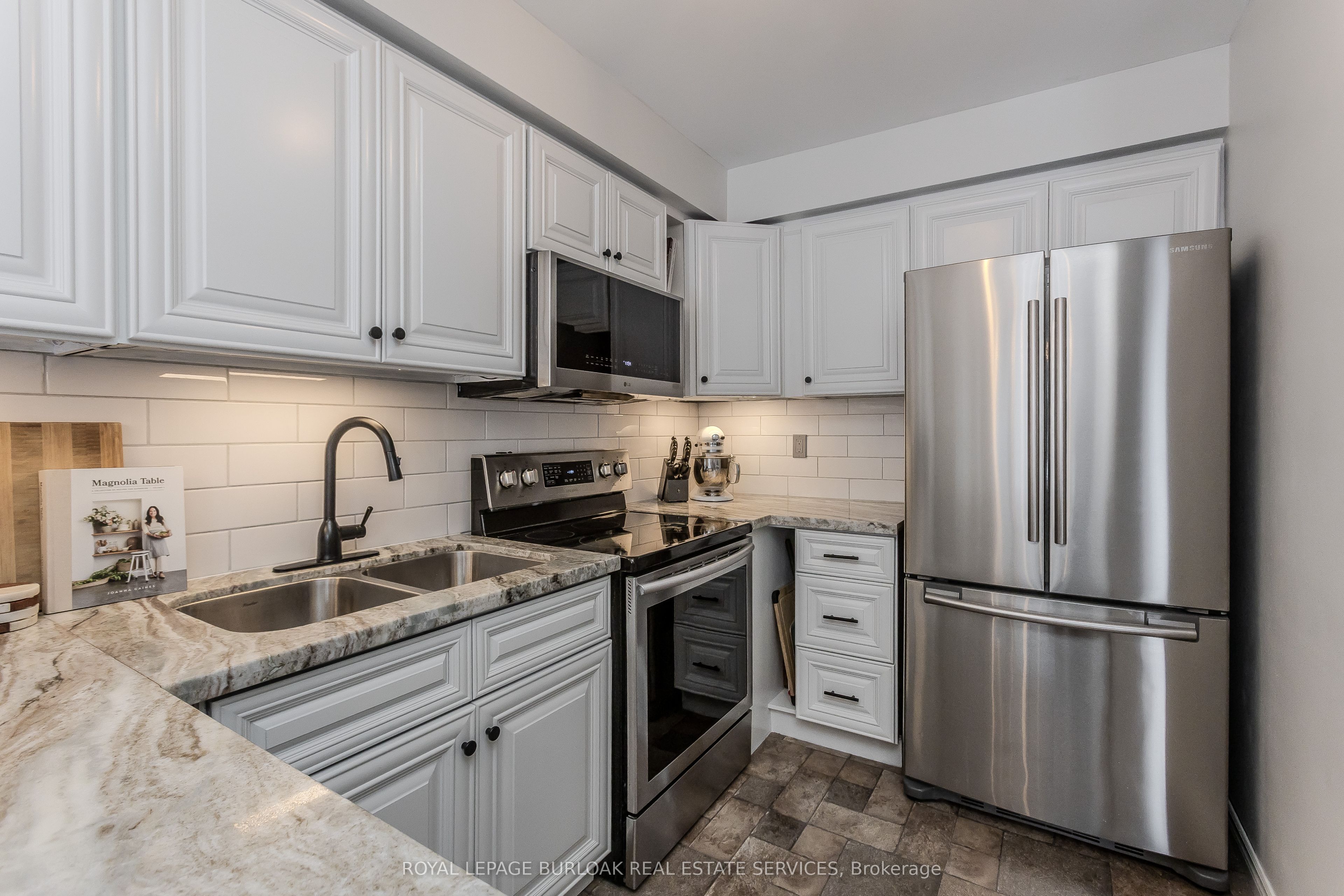 Photo 45 of 12 Thornlodge Drive, Hamilton, Waterdown — HOMEH