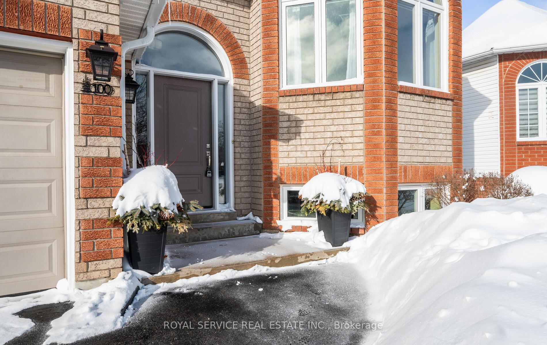 Photo 2 of 100 Freeland Avenue, Clarington, Bowmanville — HOMEH