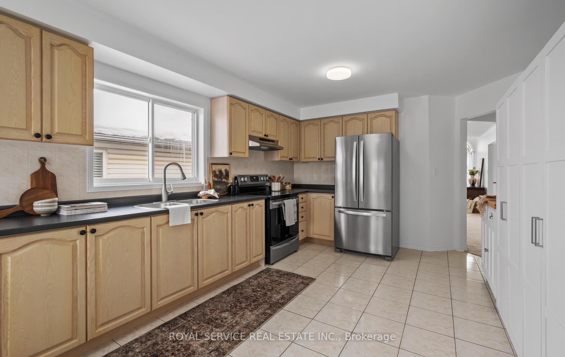 Photo 11 of 100 Freeland Avenue, Clarington, Bowmanville — HOMEH