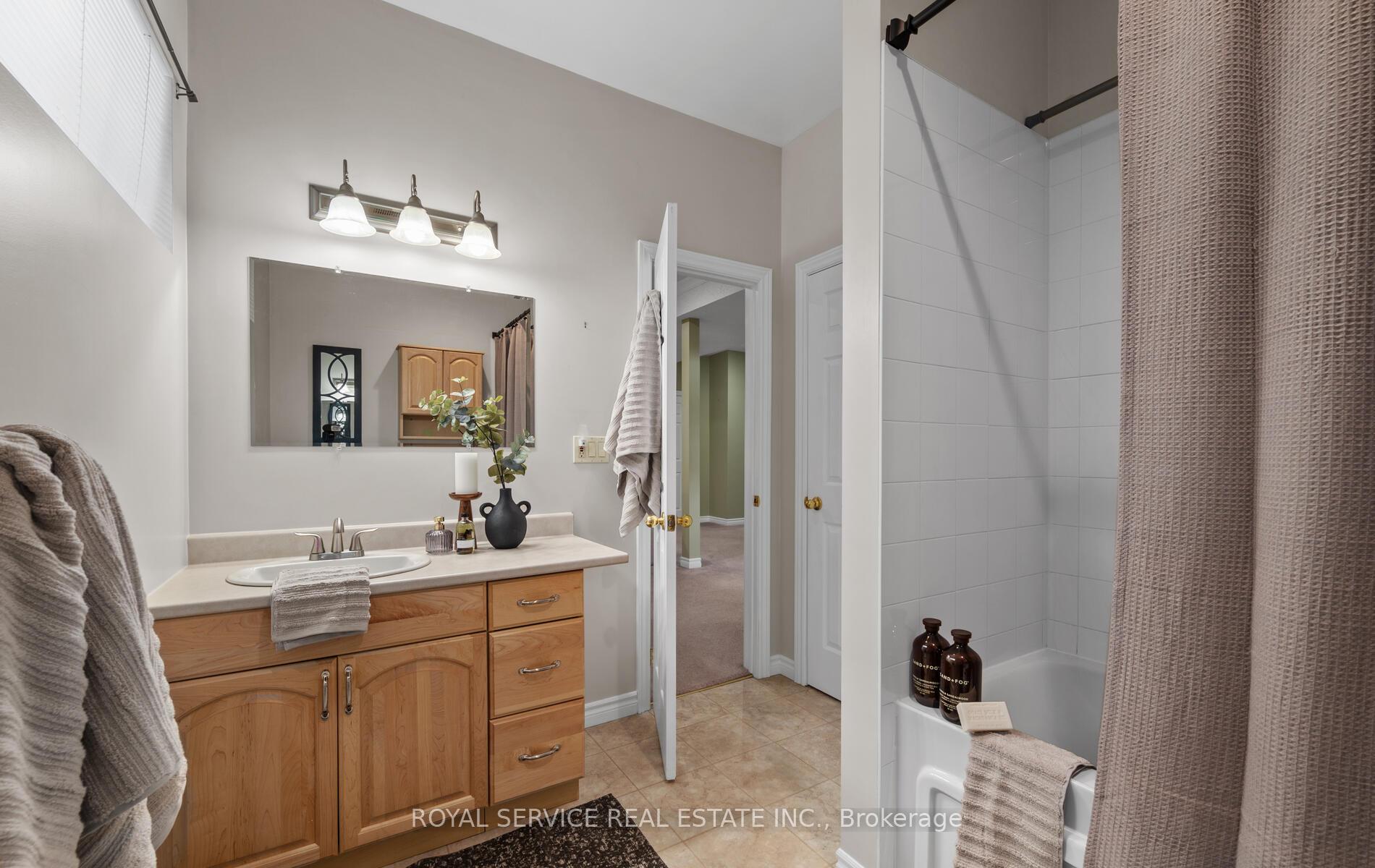 Photo 29 of 100 Freeland Avenue, Clarington, Bowmanville — HOMEH
