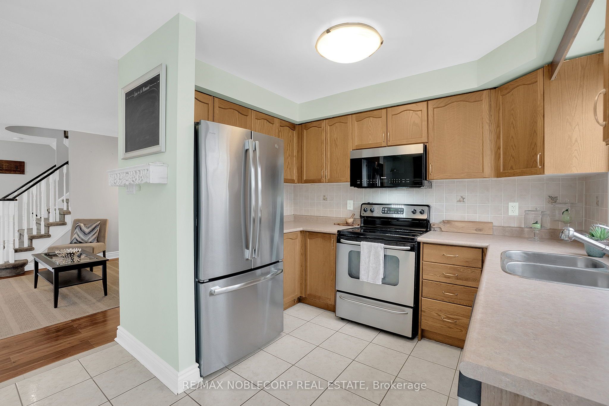 Photo 57 of 54 Lawren Harris Crescent, Caledon, Bolton West — HOMEH