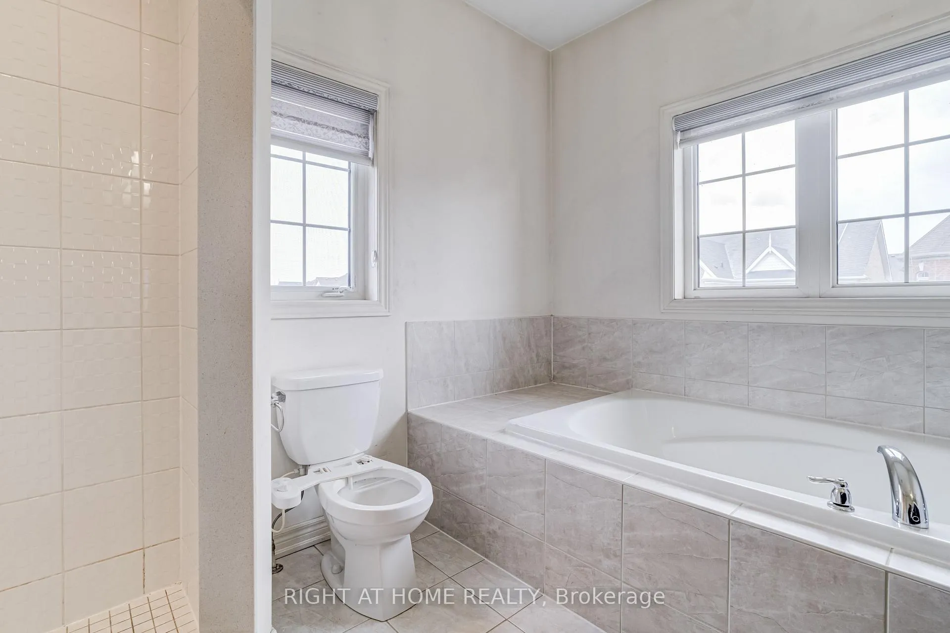 Photo 36 of 96 Humberstone Crescent, Brampton, Northwest Brampton — HOMEH
