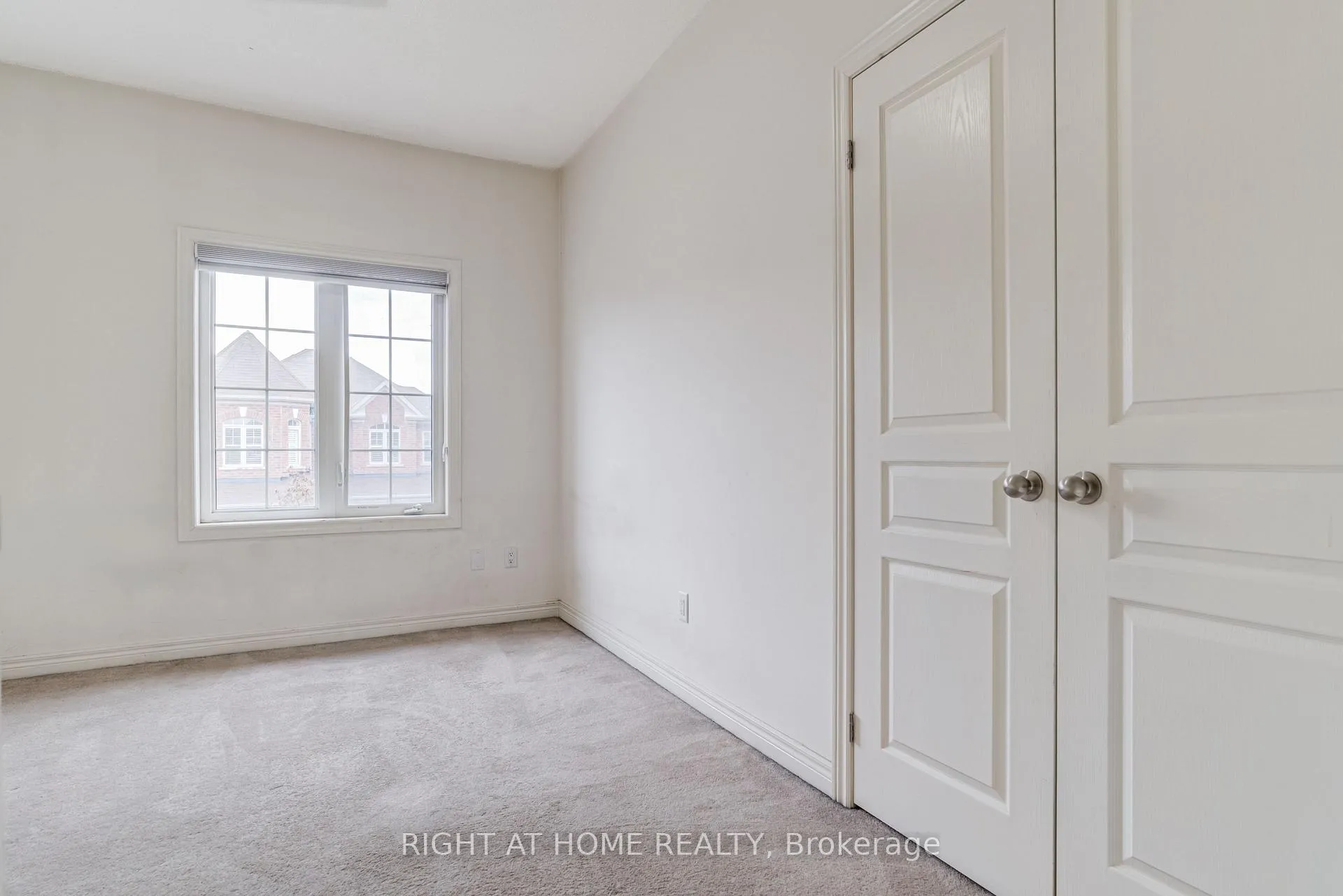 Photo 37 of 96 Humberstone Crescent, Brampton, Northwest Brampton — HOMEH
