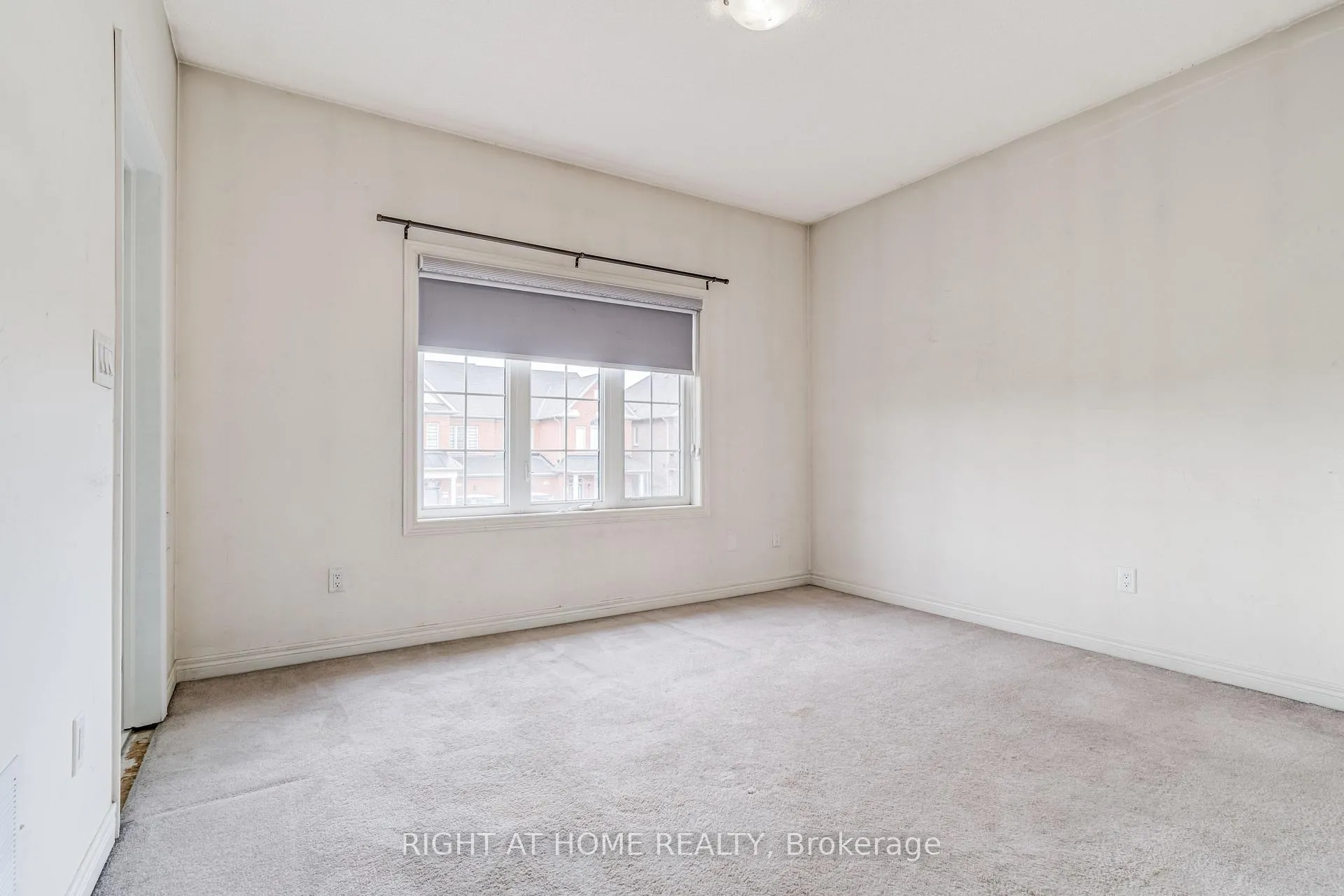 Photo 42 of 96 Humberstone Crescent, Brampton, Northwest Brampton — HOMEH