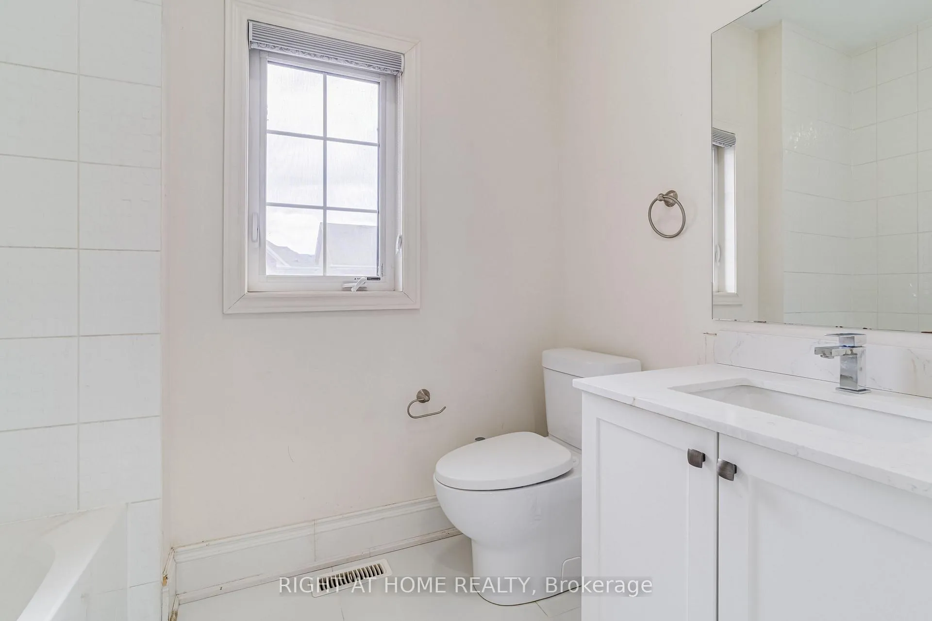 Photo 51 of 96 Humberstone Crescent, Brampton, Northwest Brampton — HOMEH