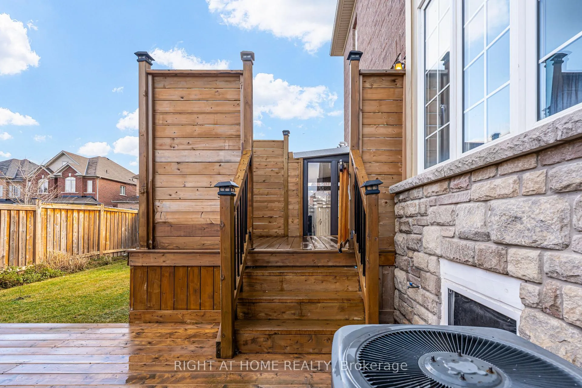 Photo 83 of 96 Humberstone Crescent, Brampton, Northwest Brampton — HOMEH