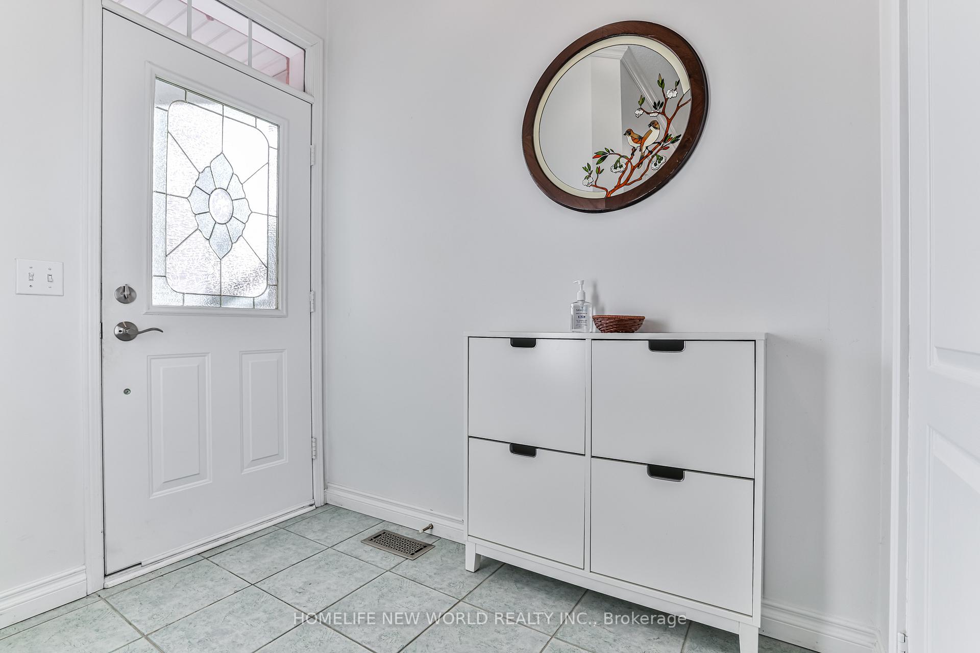 Photo 2 of 16 Downey Circle, Aurora, Bayview Wellington — HOMEH