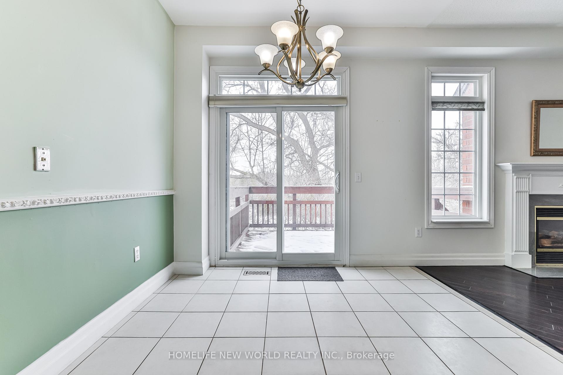 Photo 10 of 16 Downey Circle, Aurora, Bayview Wellington — HOMEH