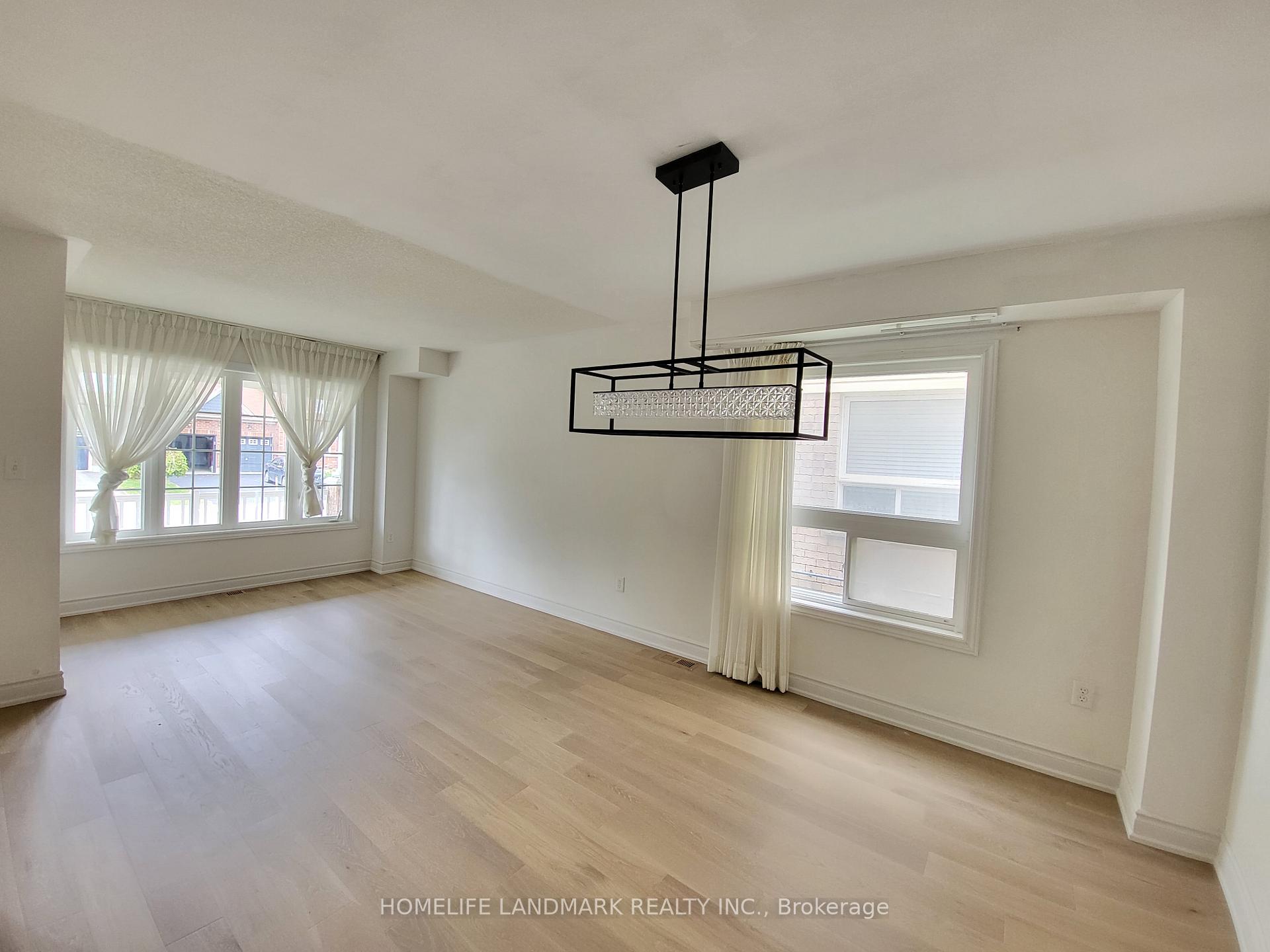 Photo 3 of 37 Maple Crown Terrace, Barrie, Innis-Shore — HOMEH