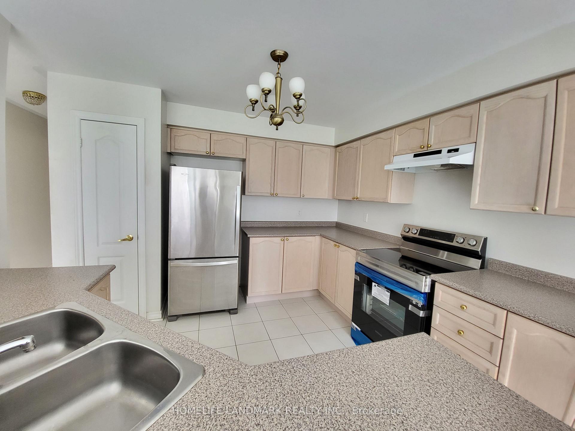 Photo 6 of 37 Maple Crown Terrace, Barrie, Innis-Shore — HOMEH