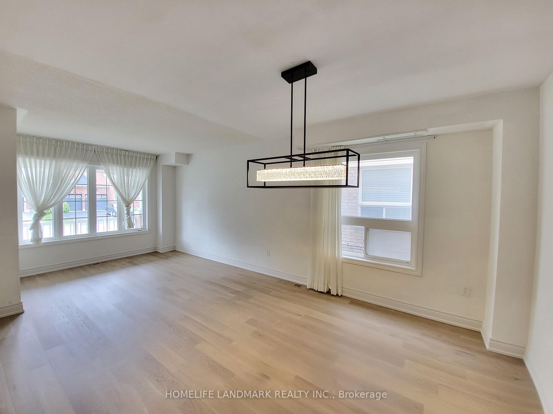 Photo 8 of 37 Maple Crown Terrace, Barrie, Innis-Shore — HOMEH