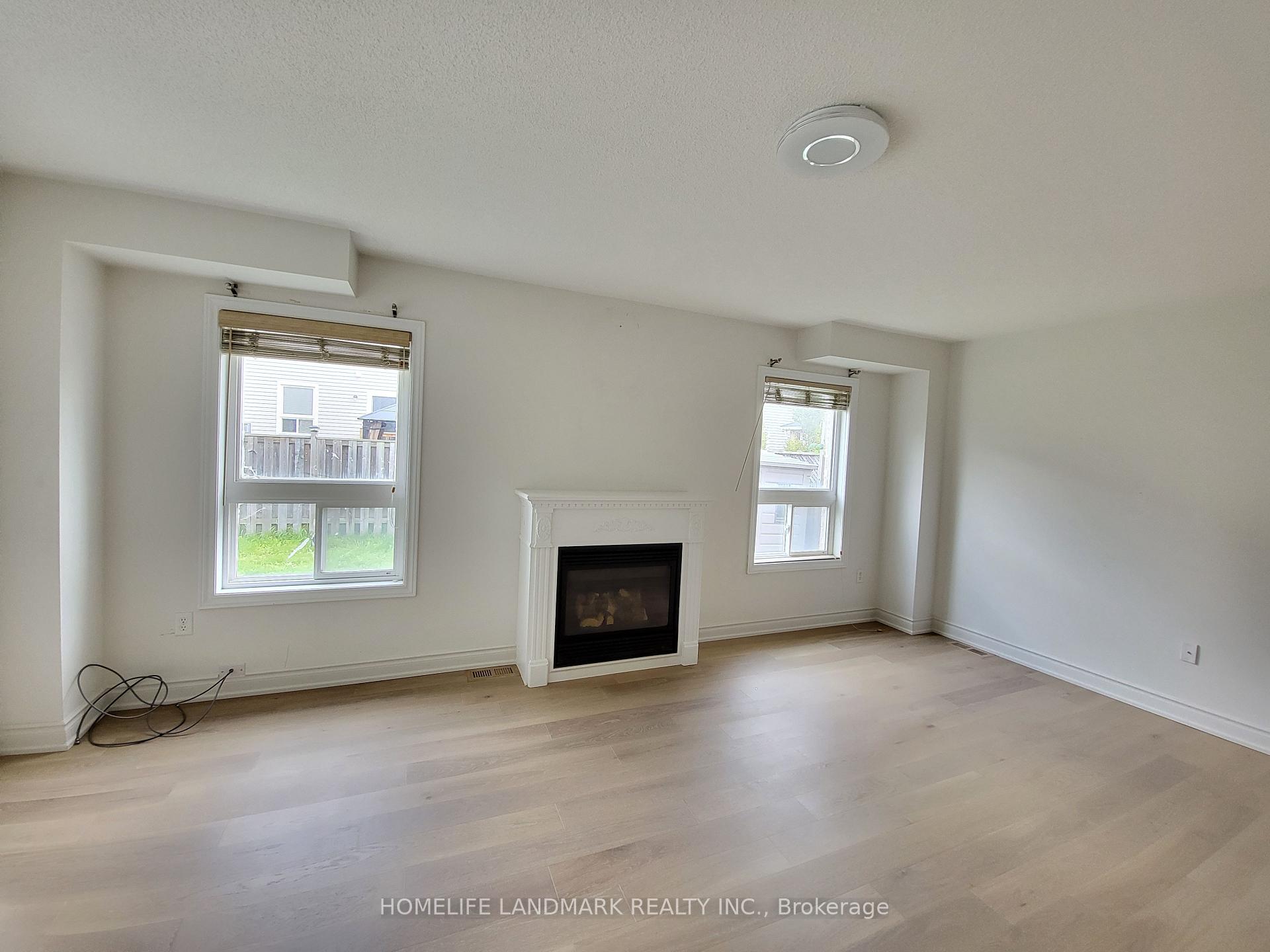 Photo 11 of 37 Maple Crown Terrace, Barrie, Innis-Shore — HOMEH
