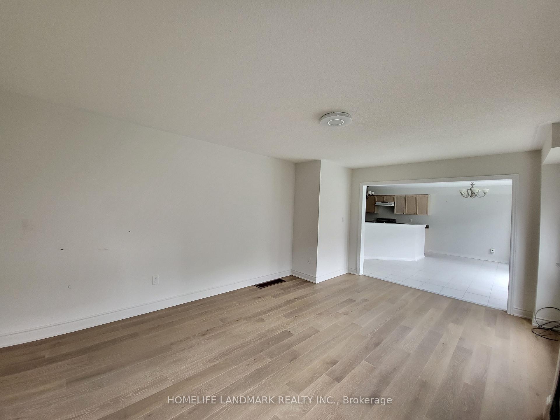 Photo 12 of 37 Maple Crown Terrace, Barrie, Innis-Shore — HOMEH
