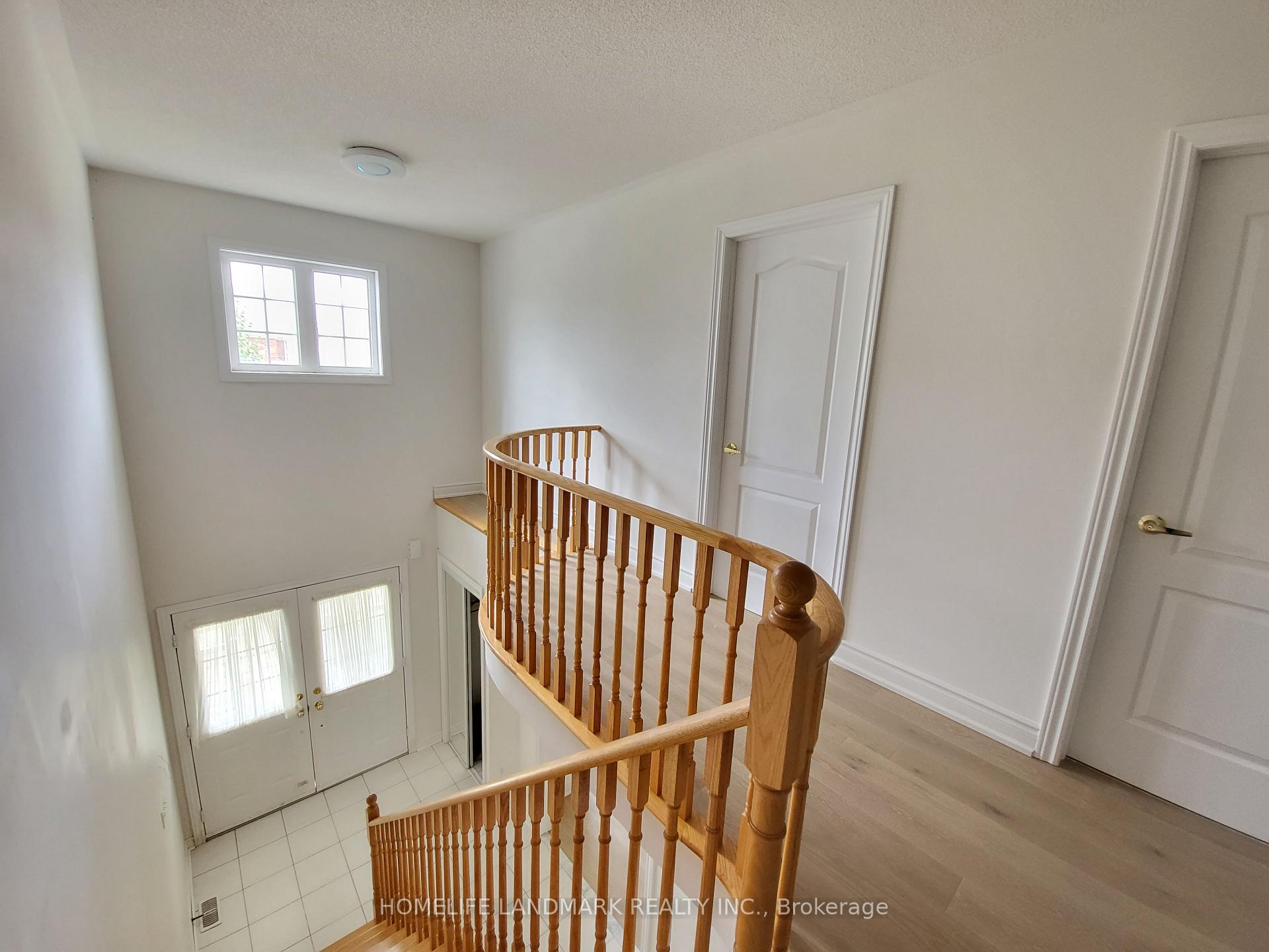 Photo 14 of 37 Maple Crown Terrace, Barrie, Innis-Shore — HOMEH