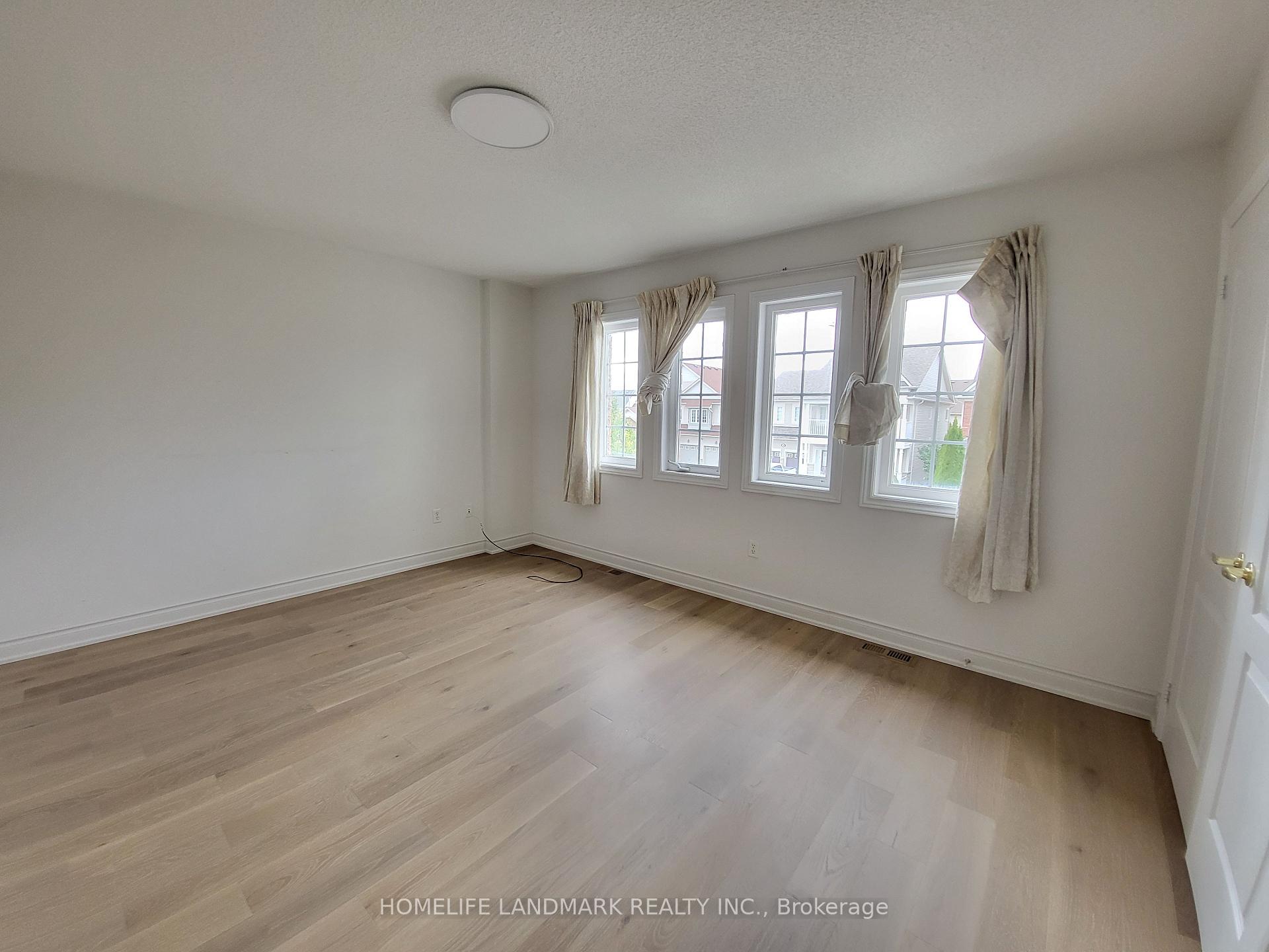 Photo 17 of 37 Maple Crown Terrace, Barrie, Innis-Shore — HOMEH