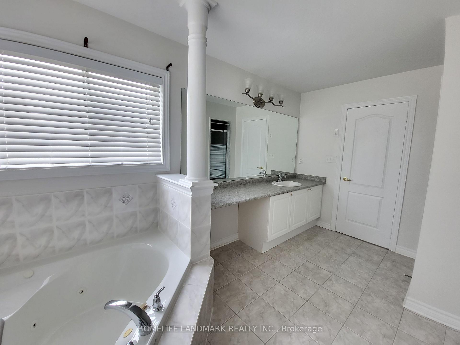 Photo 20 of 37 Maple Crown Terrace, Barrie, Innis-Shore — HOMEH