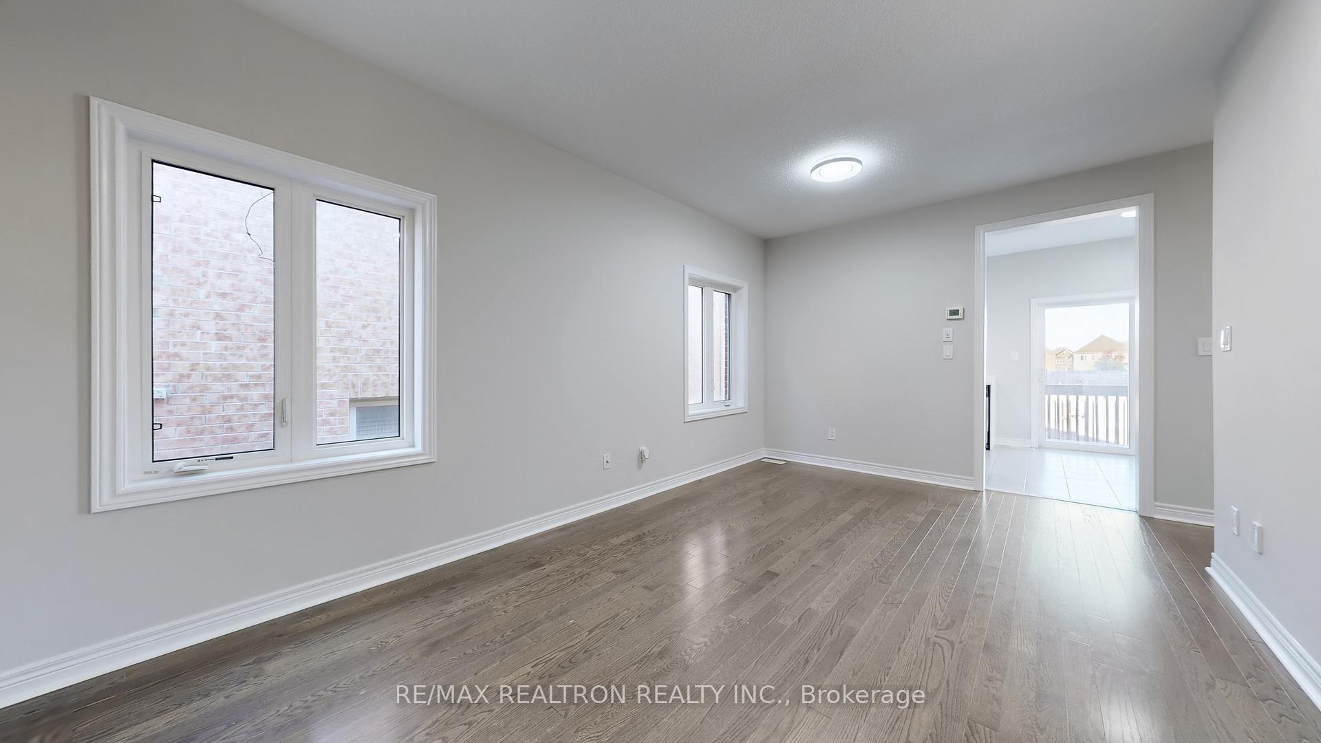 Photo 5 of 51 Pearcey Crescent, Barrie, West Bayfield — HOMEH