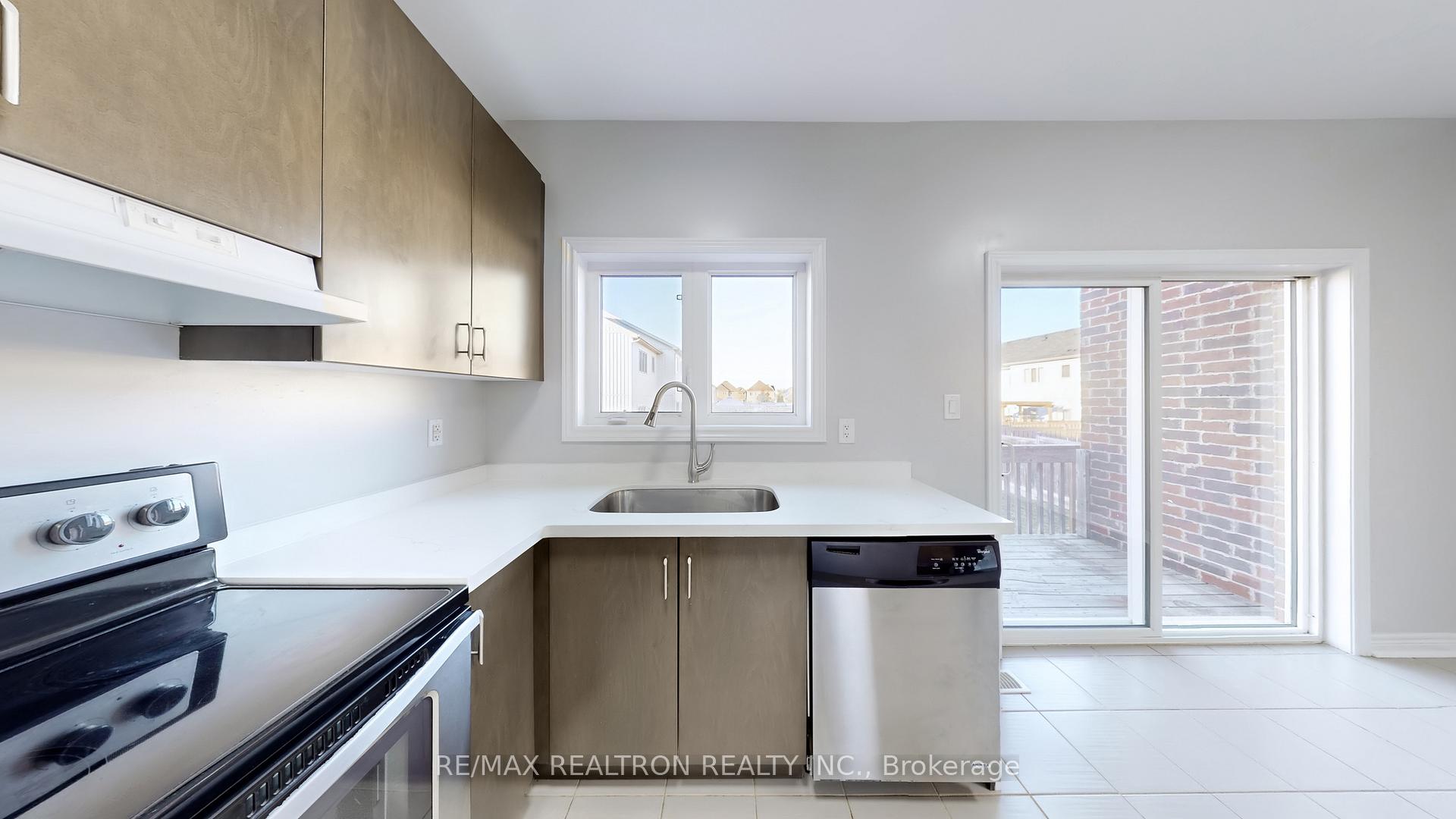 Photo 10 of 51 Pearcey Crescent, Barrie, West Bayfield — HOMEH