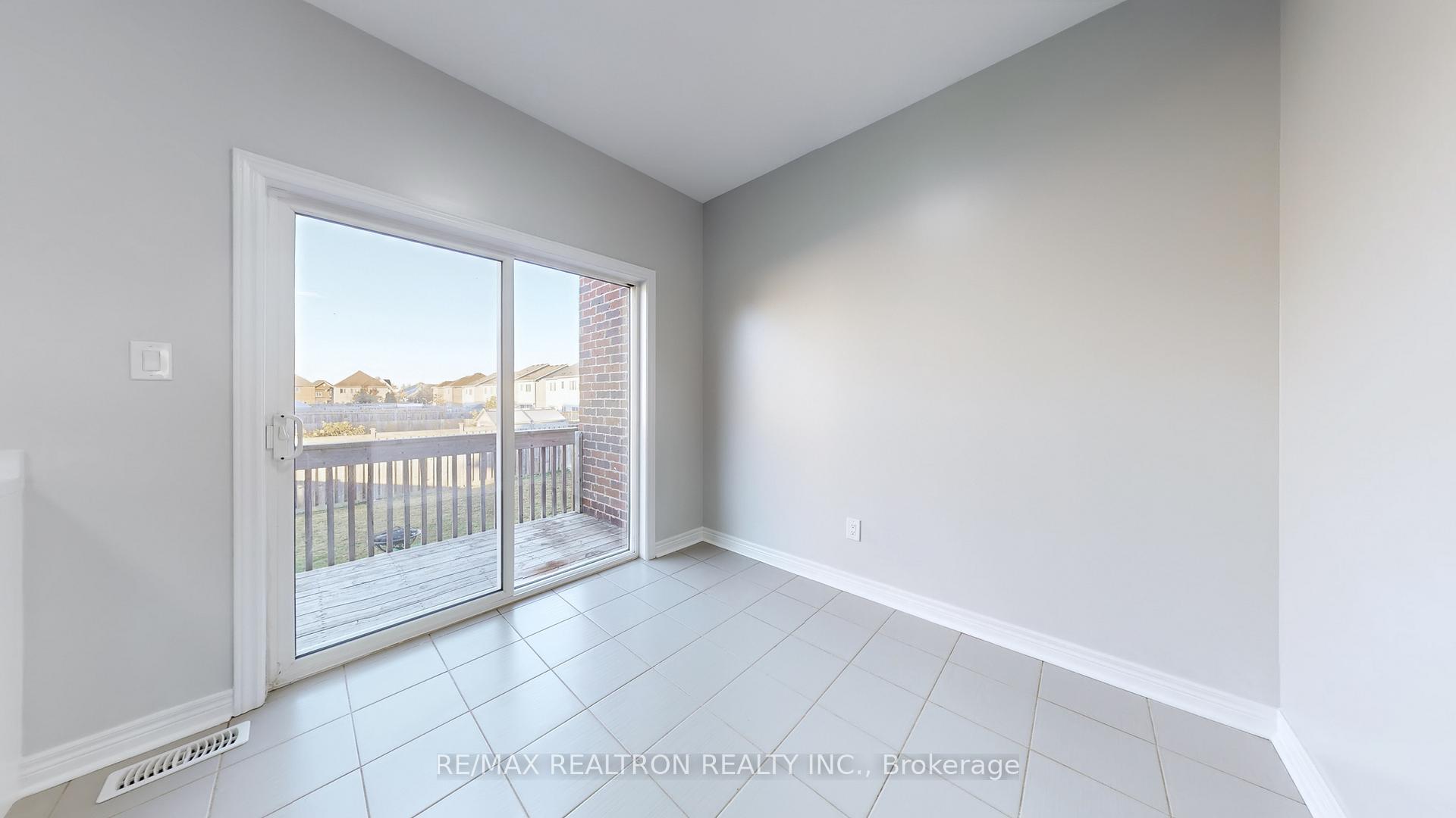 Photo 11 of 51 Pearcey Crescent, Barrie, West Bayfield — HOMEH
