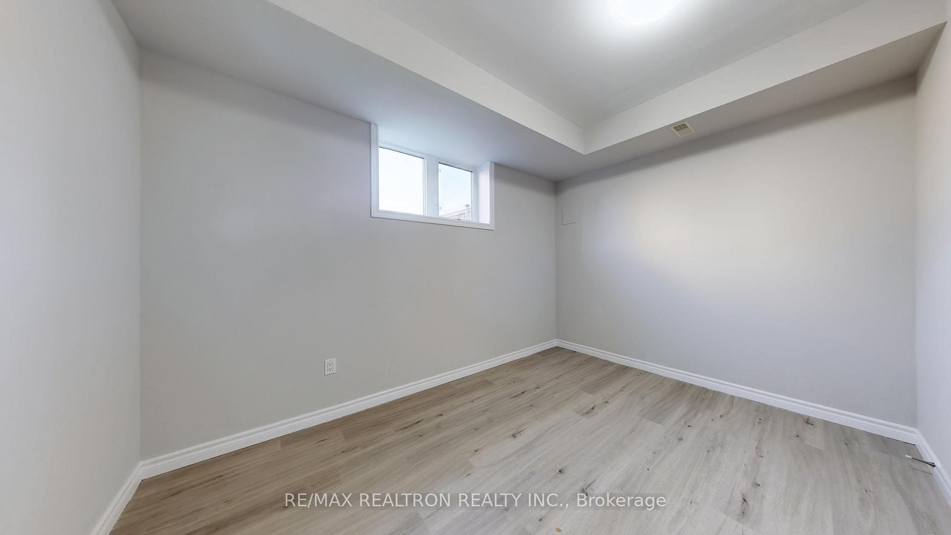 Photo 28 of 51 Pearcey Crescent, Barrie, West Bayfield — HOMEH