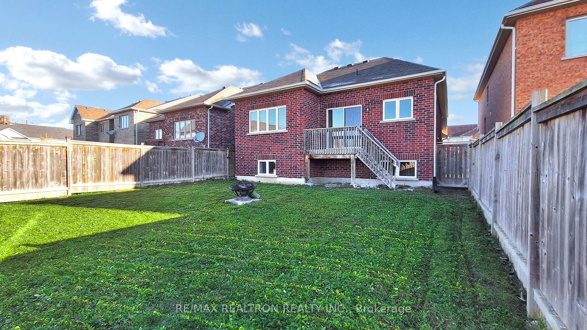 Photo 31 of 51 Pearcey Crescent, Barrie, West Bayfield — HOMEH