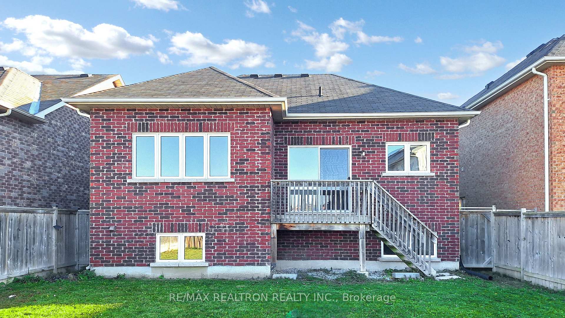 Photo 33 of 51 Pearcey Crescent, Barrie, West Bayfield — HOMEH