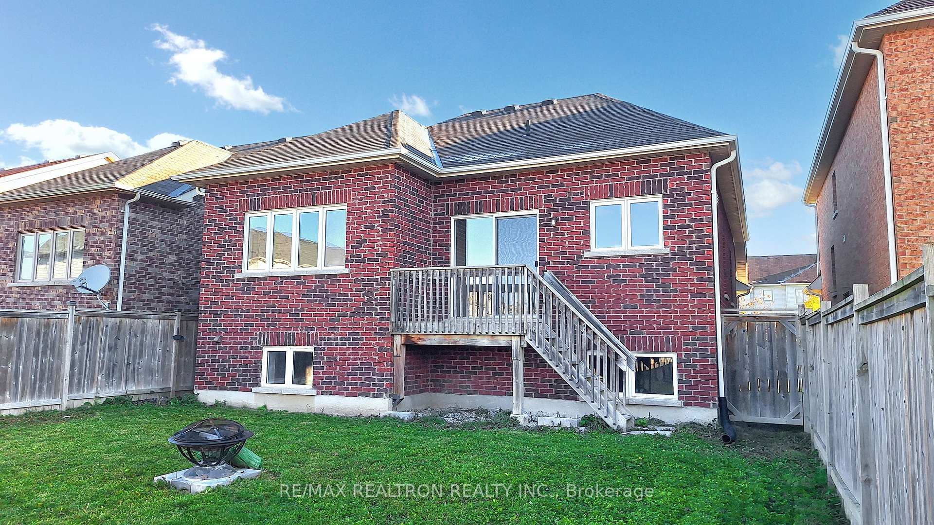 Photo 37 of 51 Pearcey Crescent, Barrie, West Bayfield — HOMEH