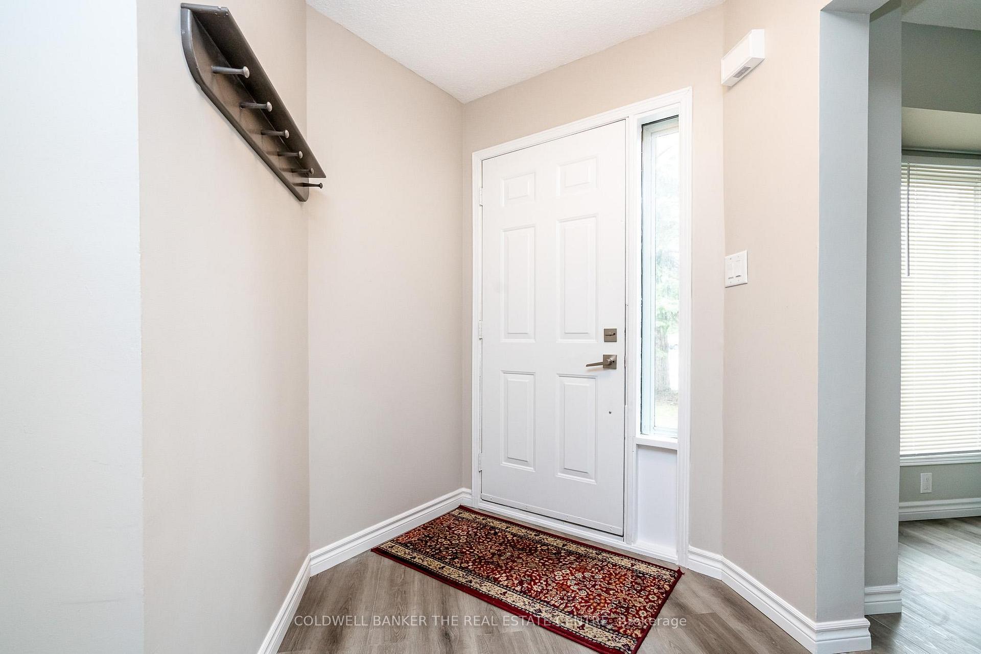 Photo 2 of 9 Penton Drive, Barrie, West Bayfield — HOMEH