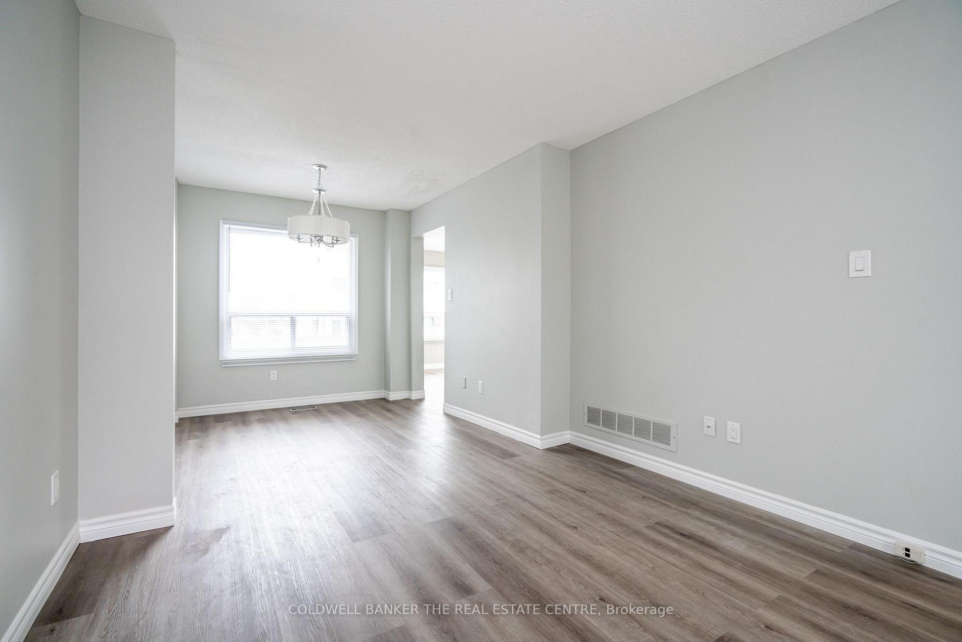 Photo 5 of 9 Penton Drive, Barrie, West Bayfield — HOMEH