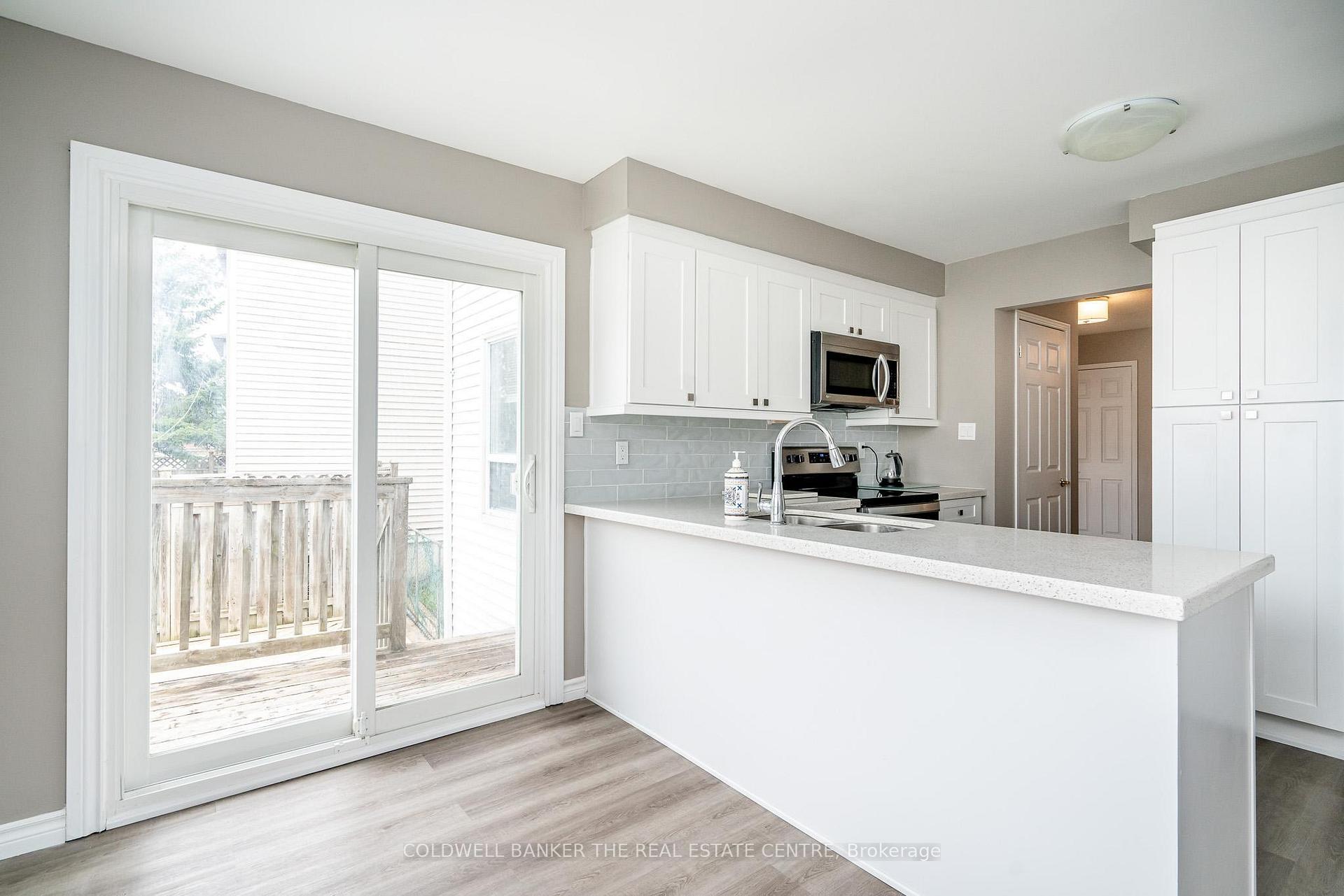 Photo 6 of 9 Penton Drive, Barrie, West Bayfield — HOMEH