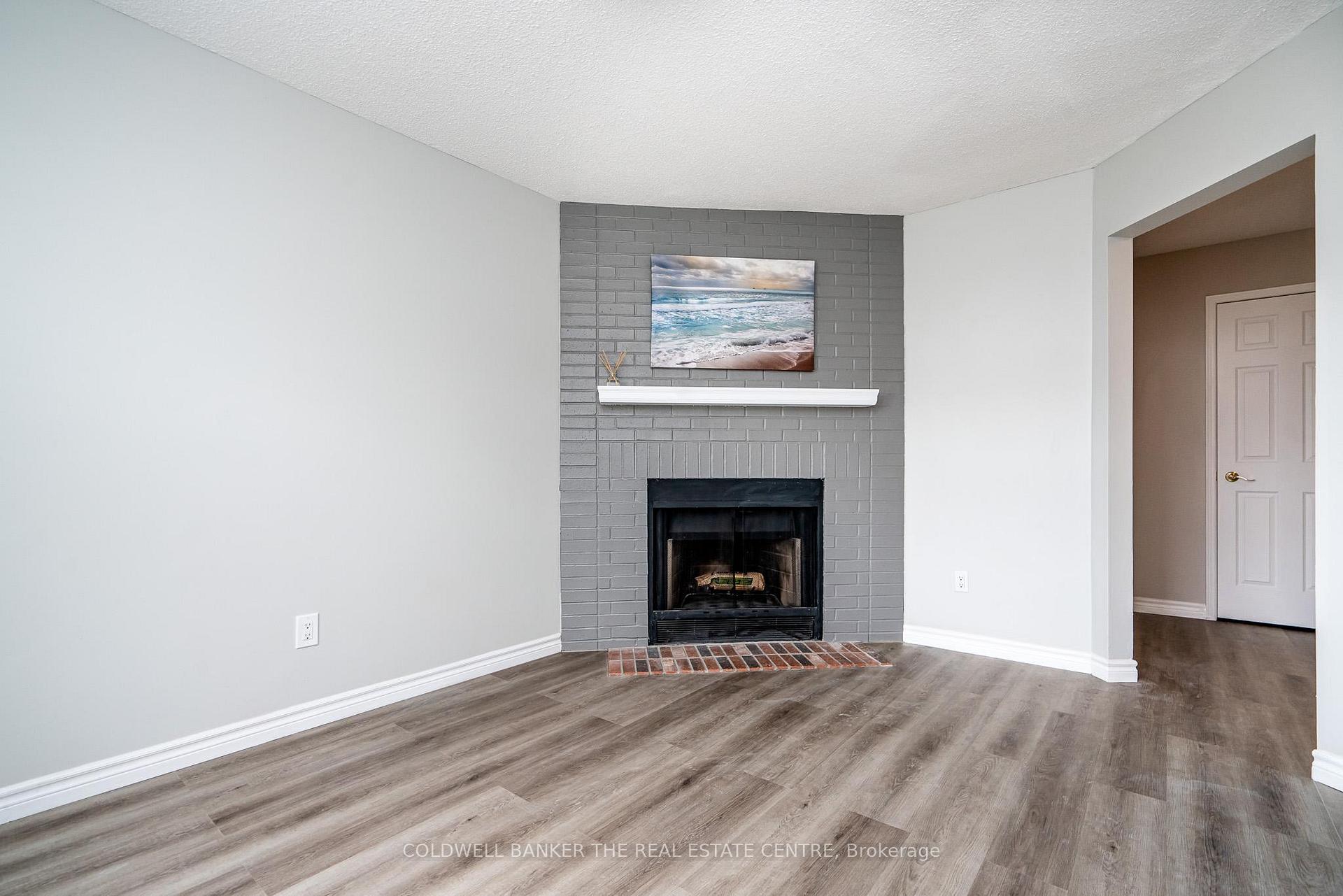 Photo 10 of 9 Penton Drive, Barrie, West Bayfield — HOMEH