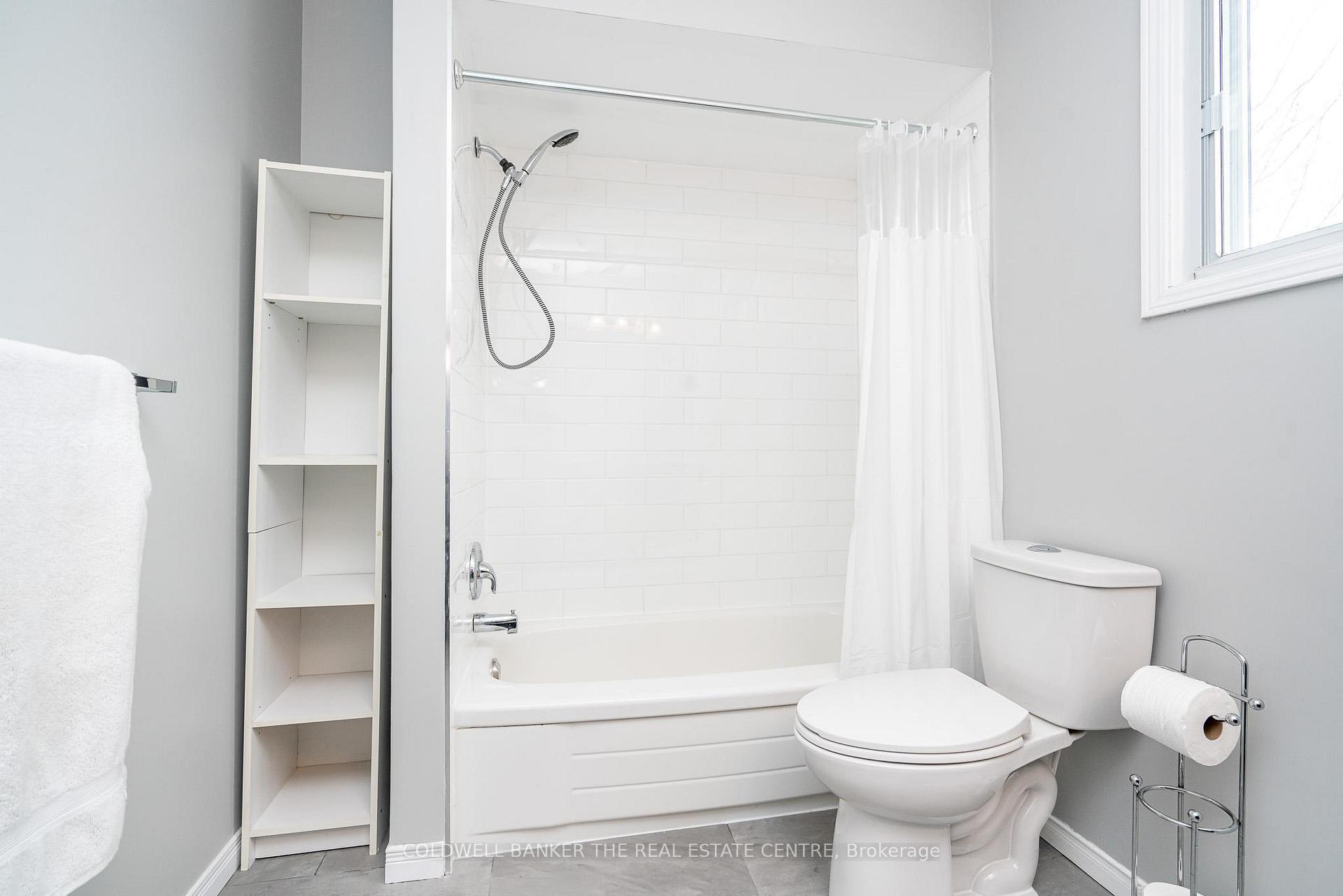 Photo 12 of 9 Penton Drive, Barrie, West Bayfield — HOMEH