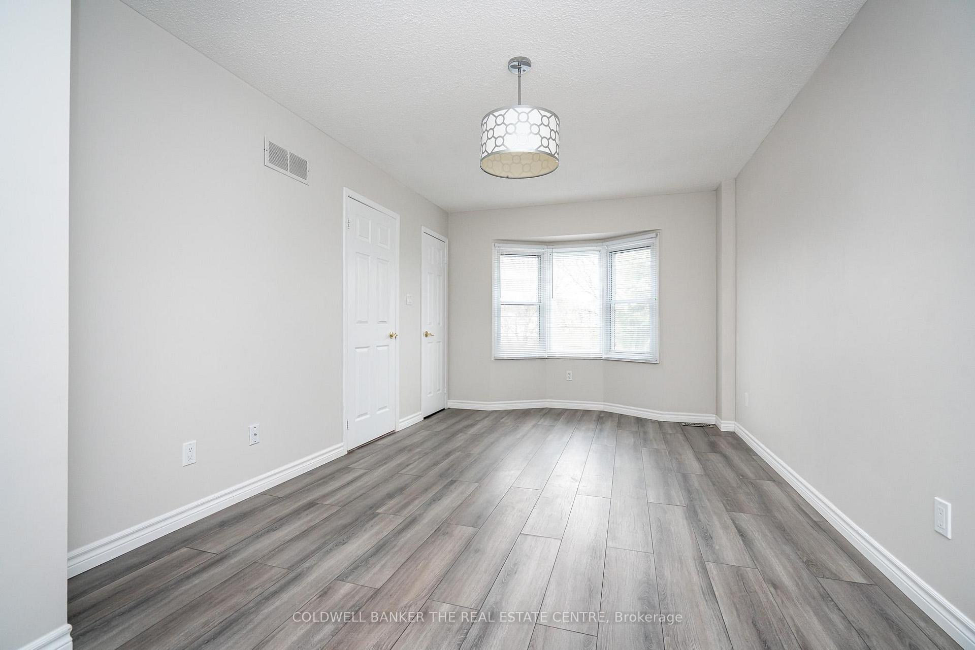 Photo 14 of 9 Penton Drive, Barrie, West Bayfield — HOMEH