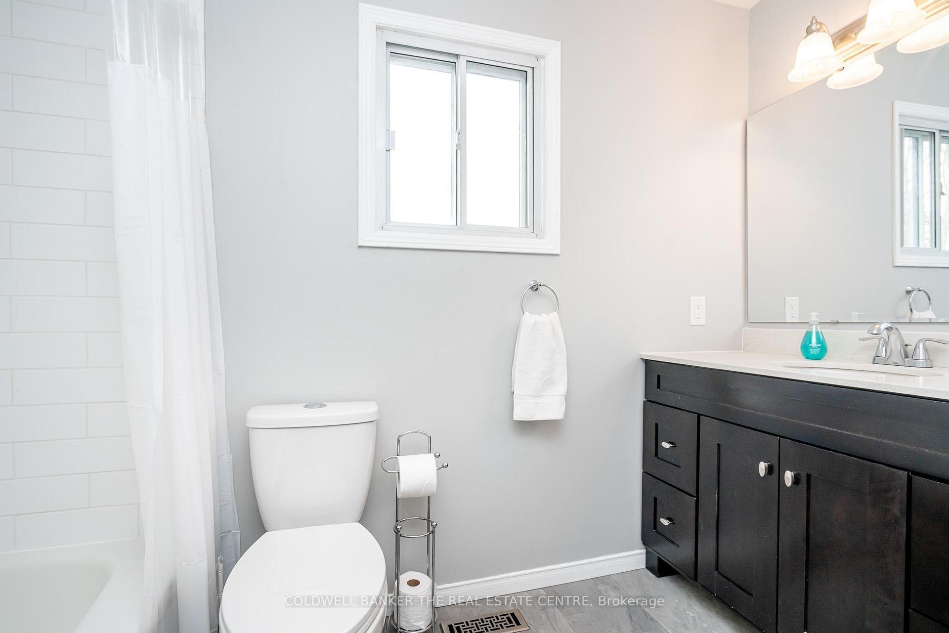 Photo 18 of 9 Penton Drive, Barrie, West Bayfield — HOMEH