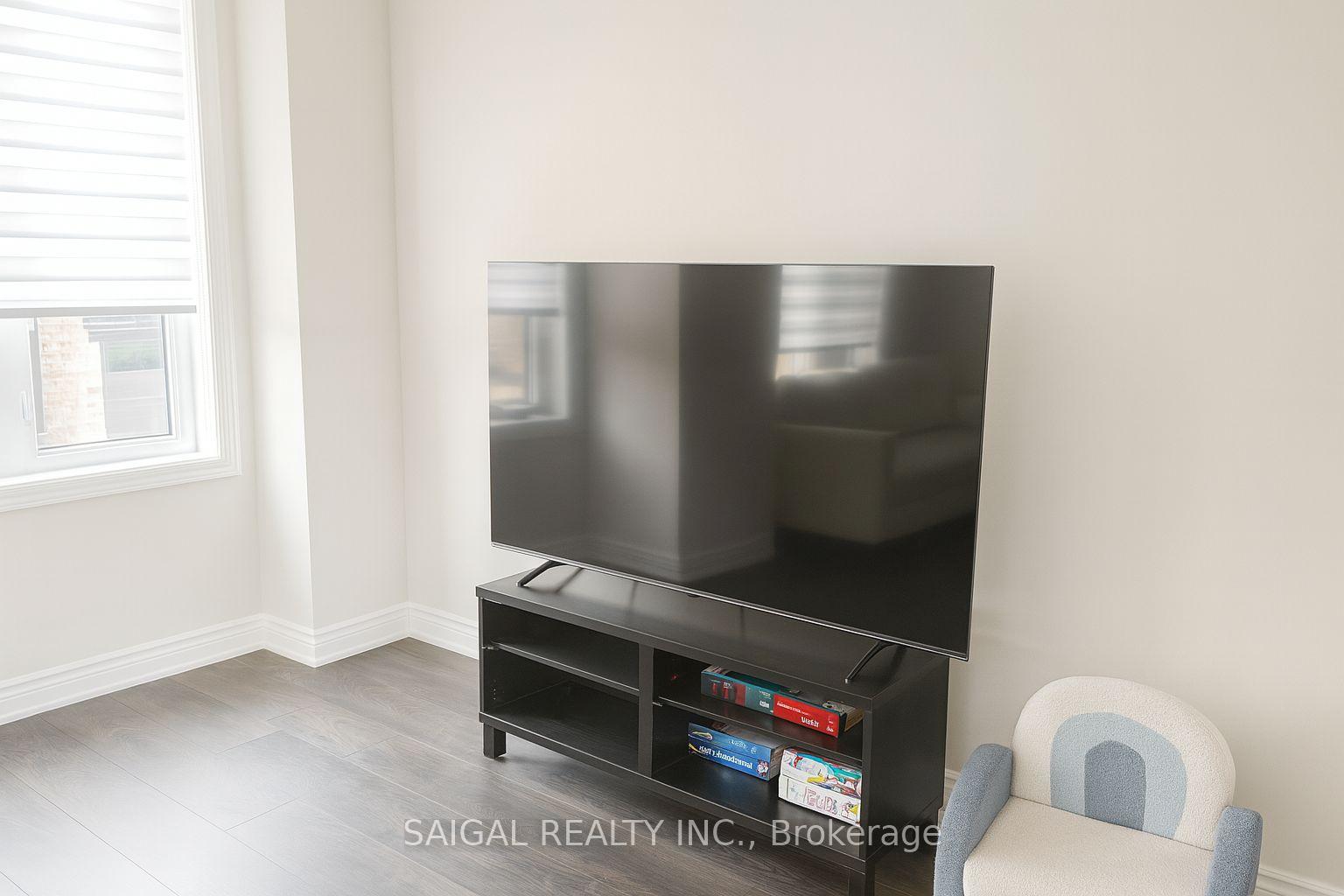 Photo 3 of Unit 10, 10 Birmingham Drive, Cambridge, Hagey — HOMEH