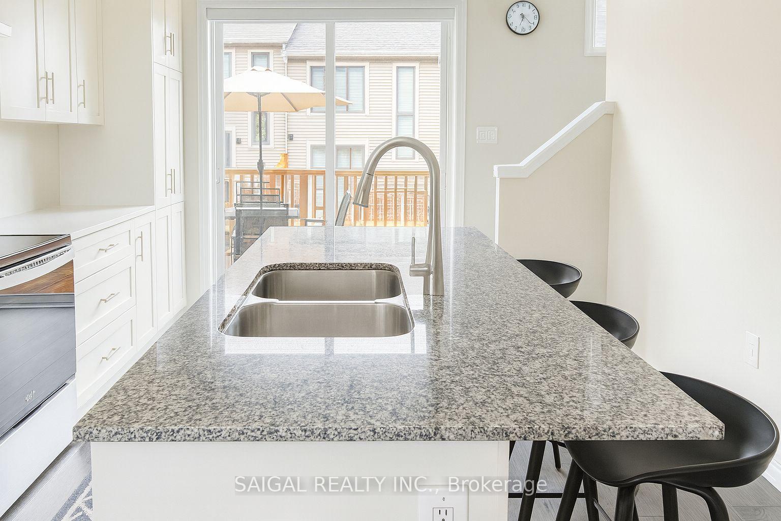 Photo 5 of Unit 10, 10 Birmingham Drive, Cambridge, Hagey — HOMEH