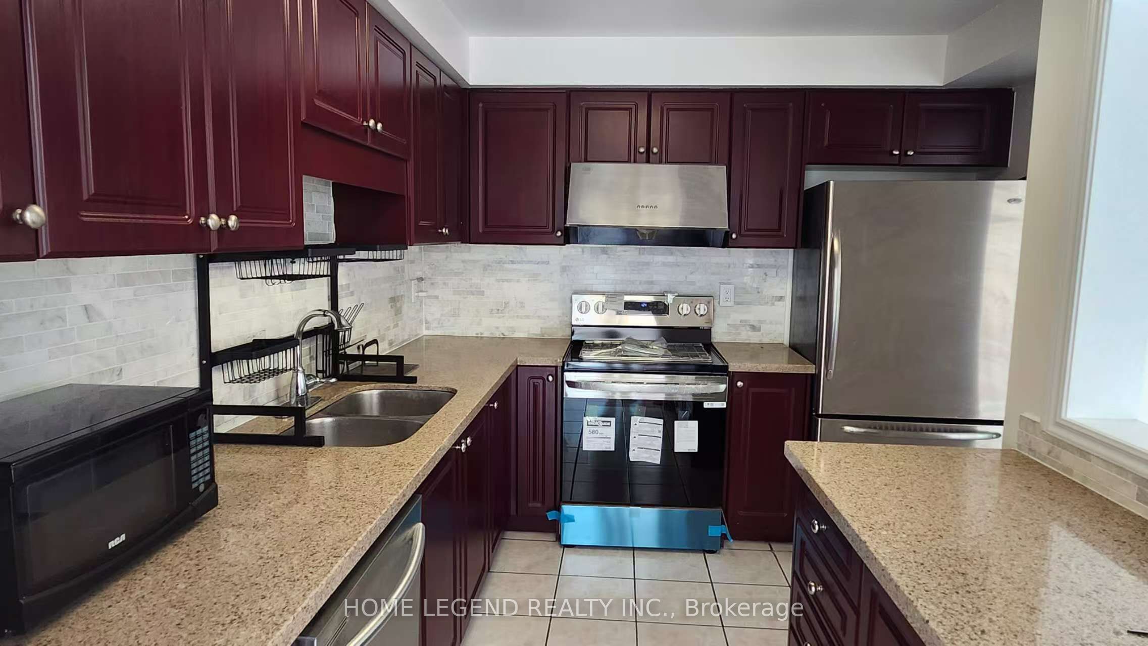 Photo 35 of 108 Viscount Drive, Markham, Berczy — HOMEH