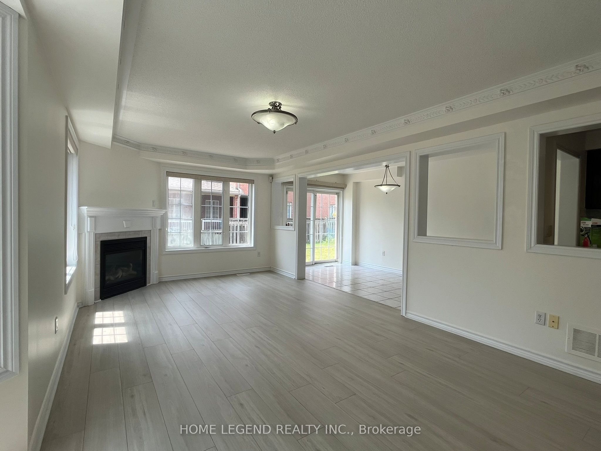 Photo 32 of 108 Viscount Drive, Markham, Berczy — HOMEH