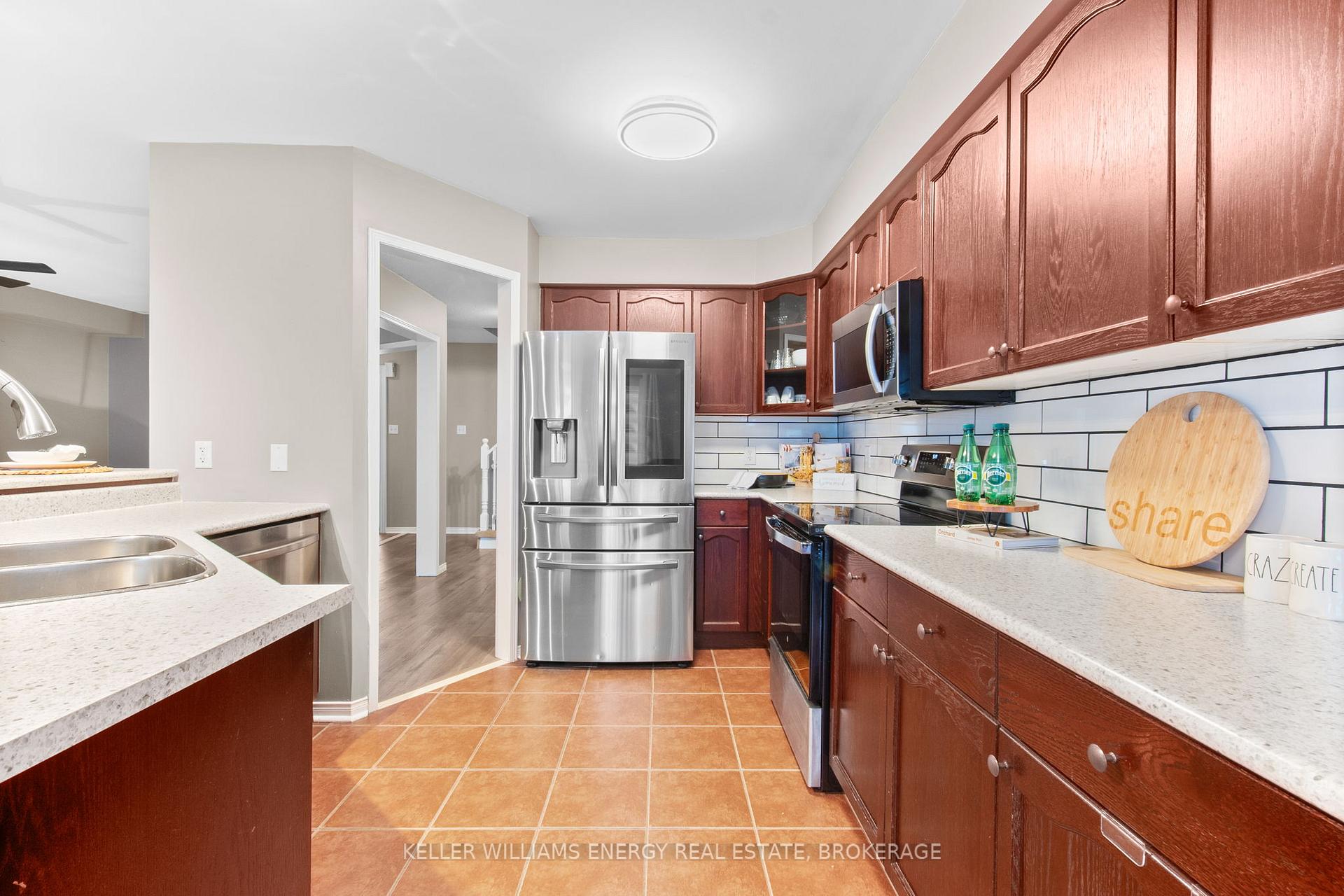 Photo 5 of 51 Laking Drive, Clarington, Newcastle — HOMEH